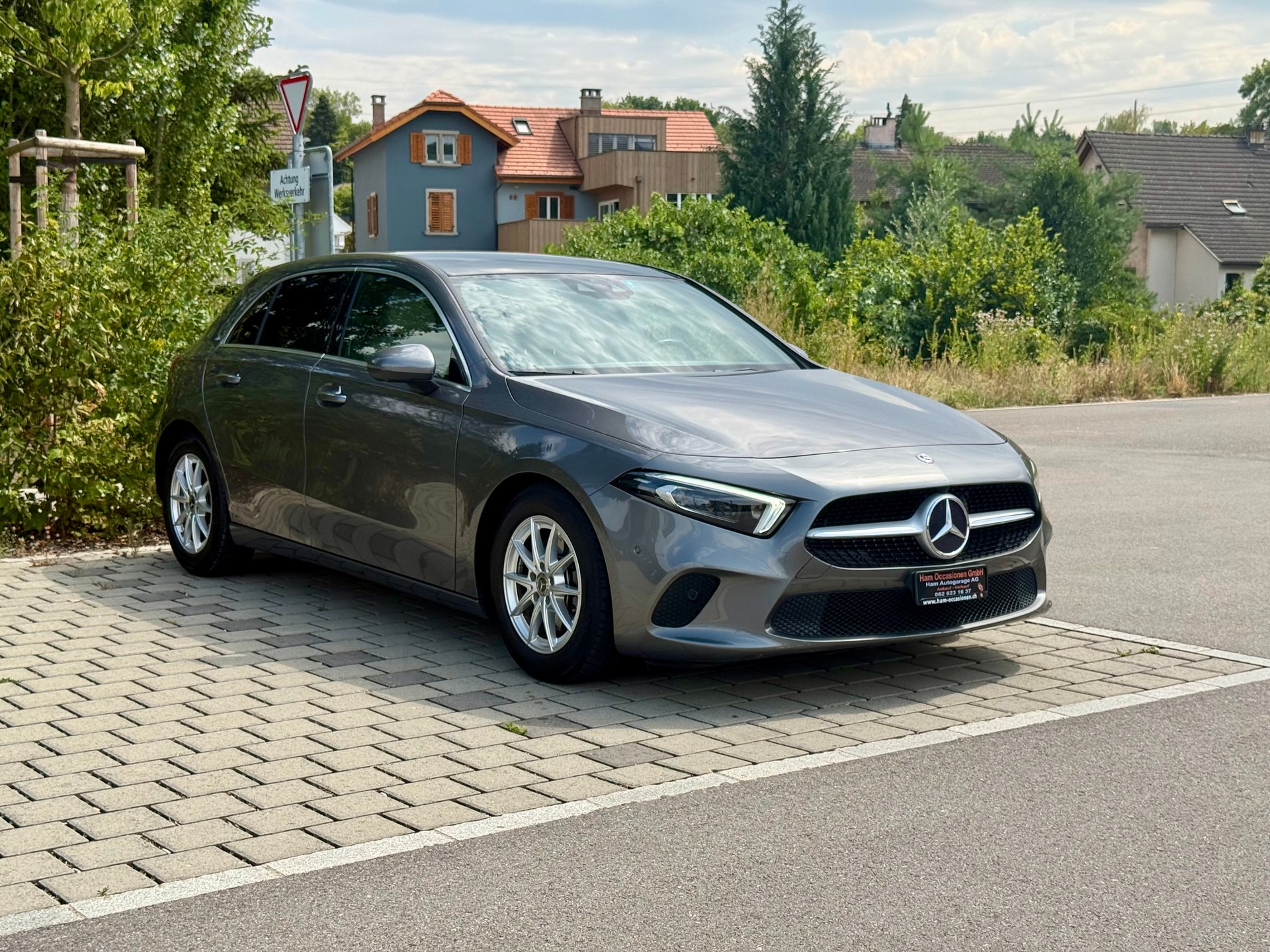 MERCEDES-BENZ A 200 Progressive 7G-DCT-image-3