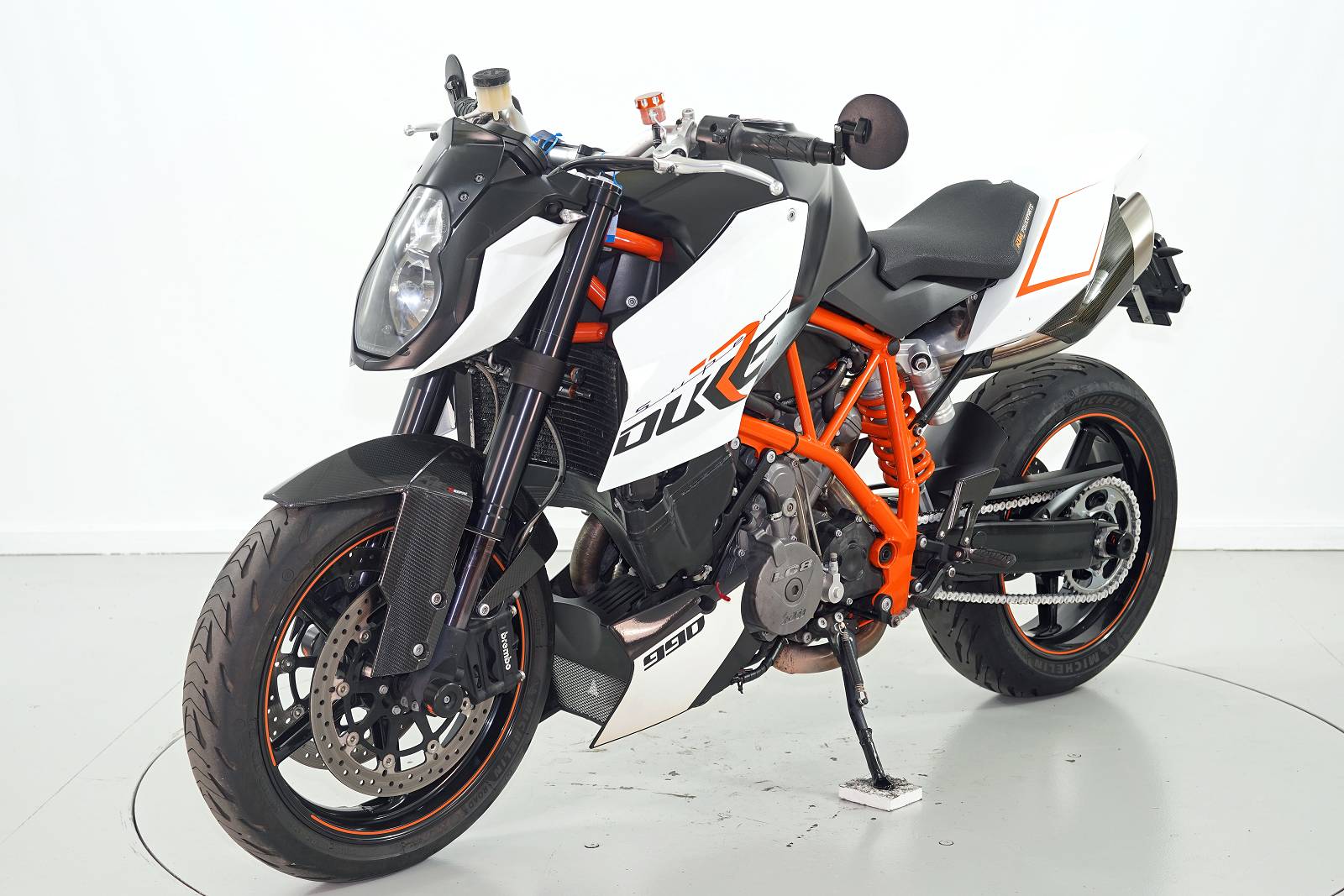 KTM 990 Super Duke R-showroom-element-2