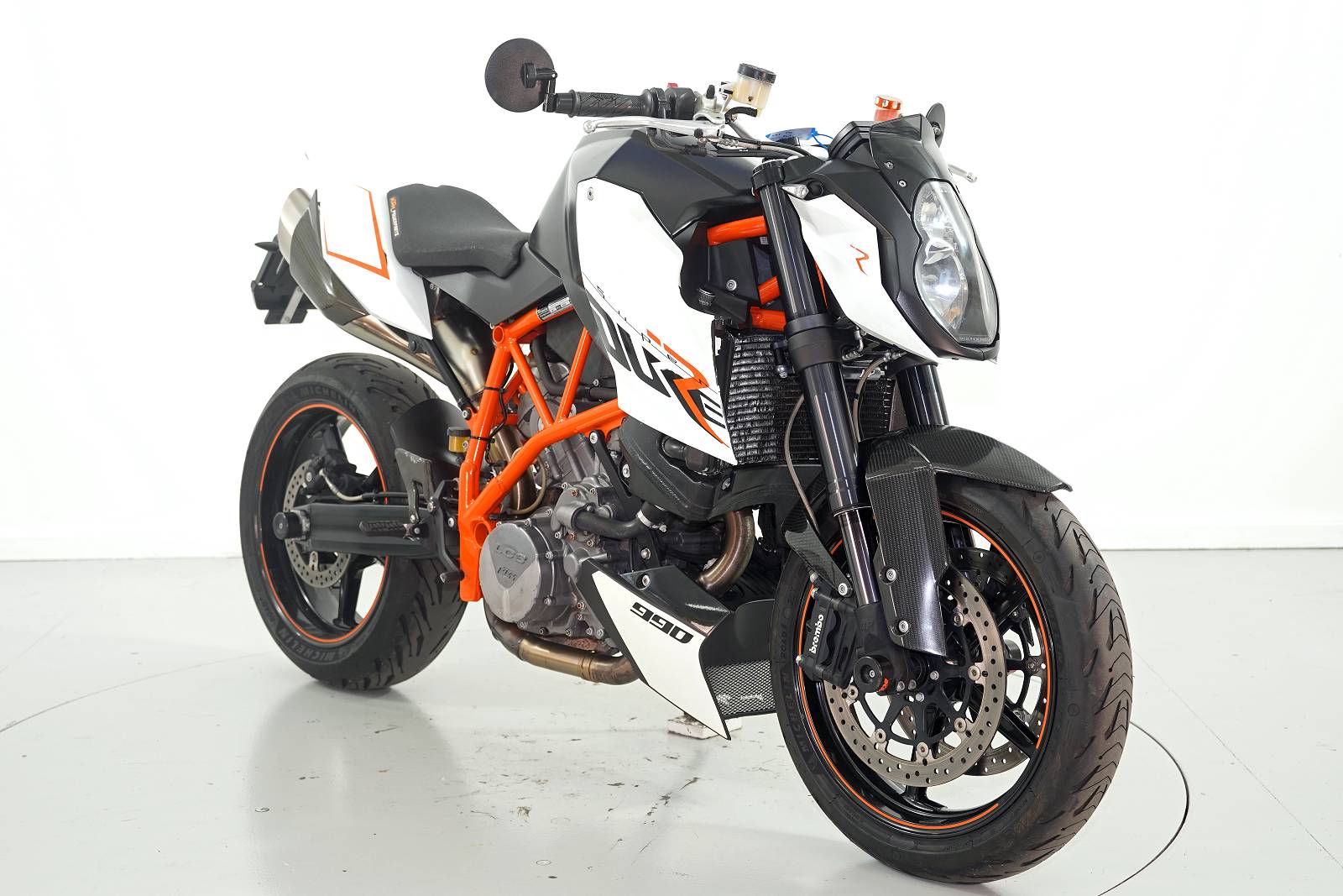 KTM 990 Super Duke R-showroom-element-1