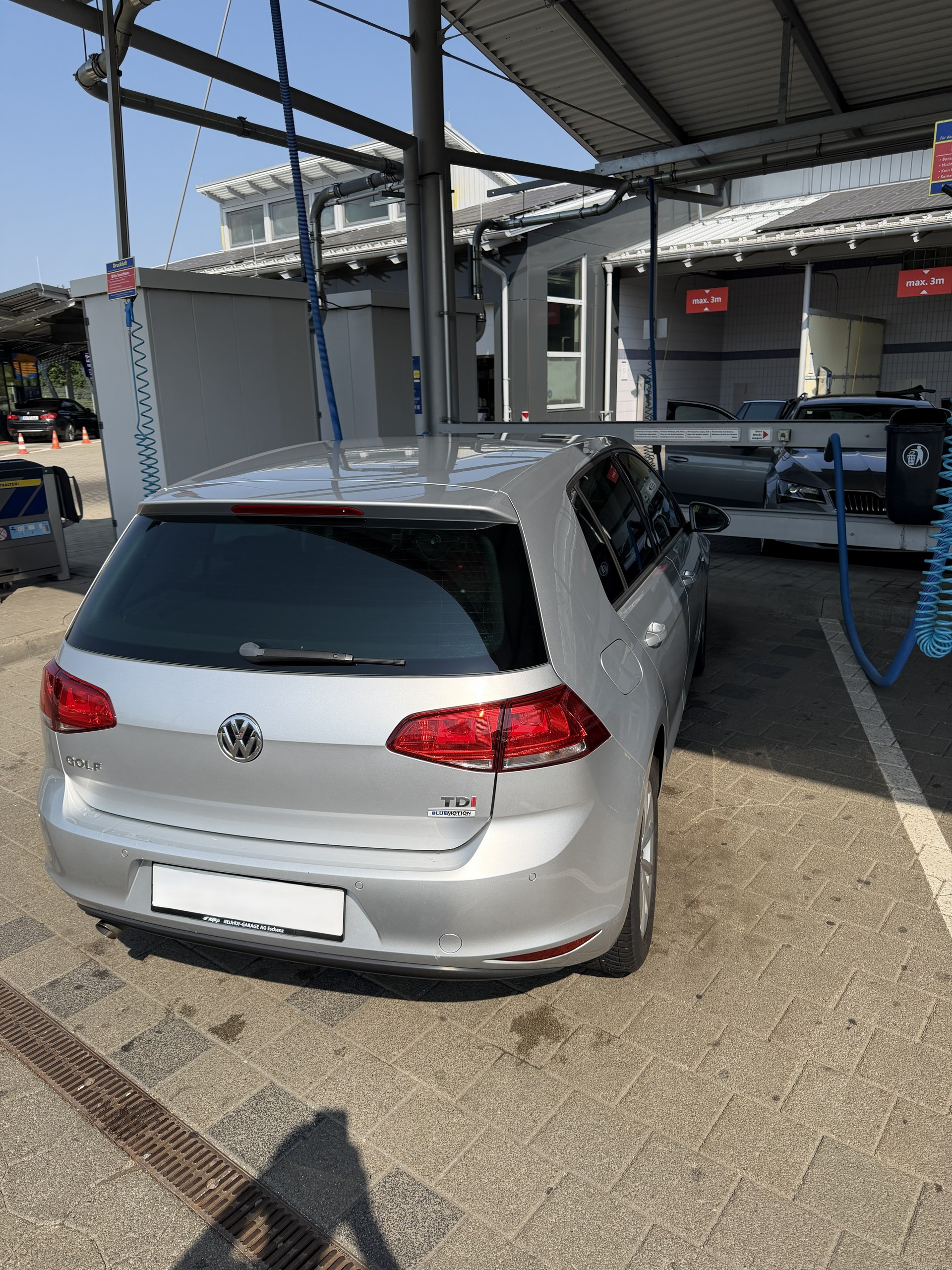 VW 1.6 TDI Lounge-image-4