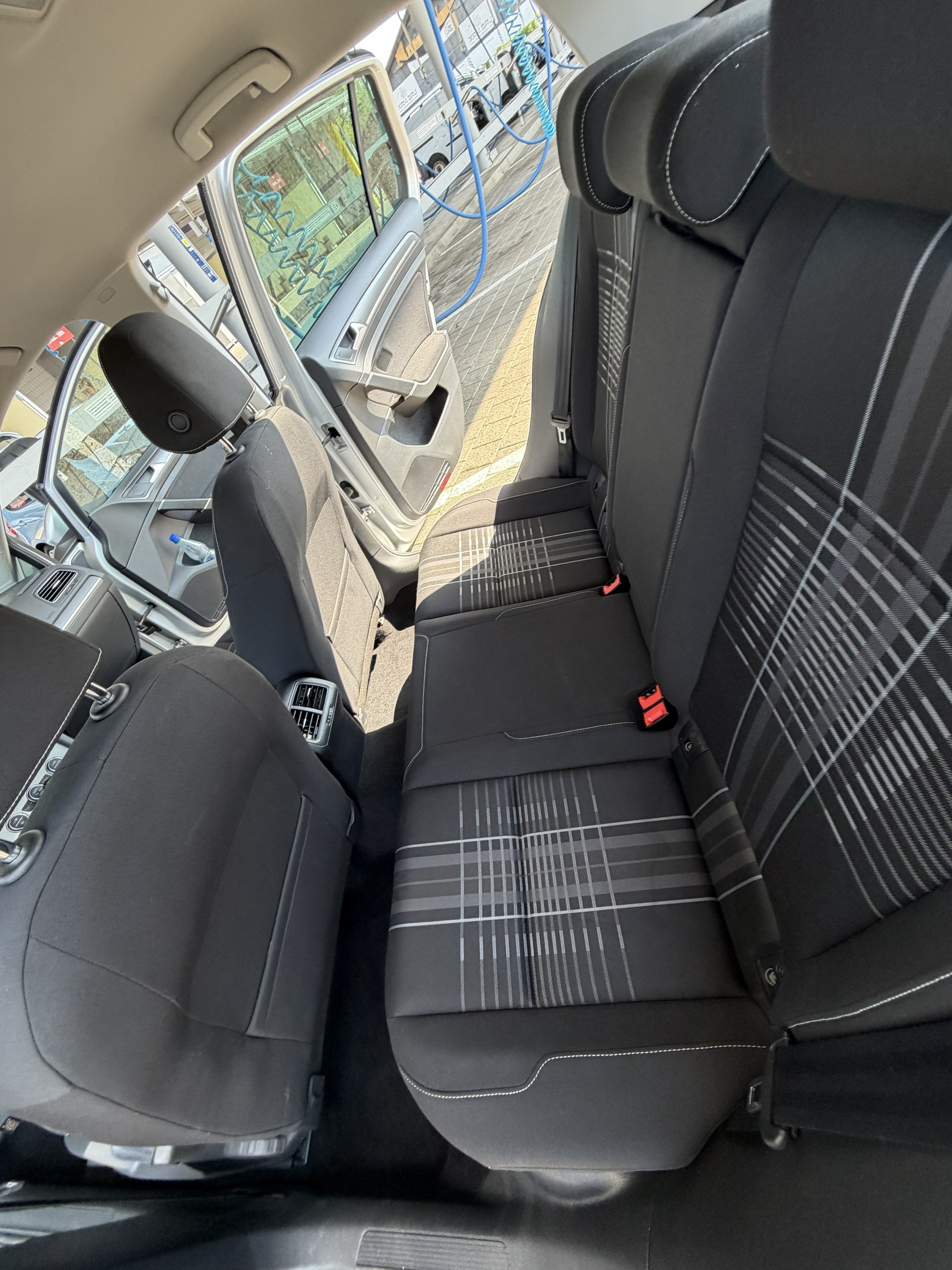 VW 1.6 TDI Lounge-image-3