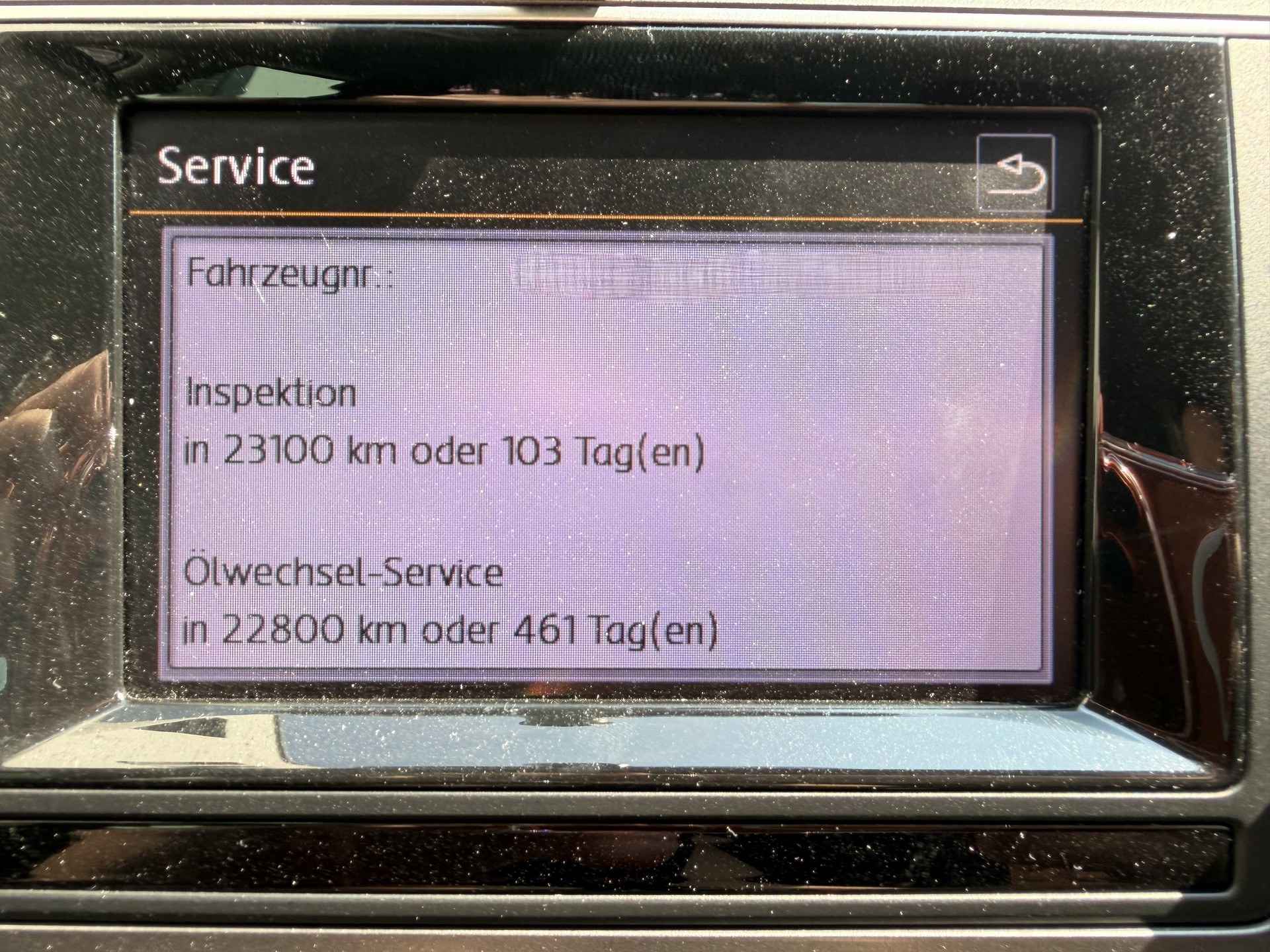 VW 1.6 TDI Lounge-image-5