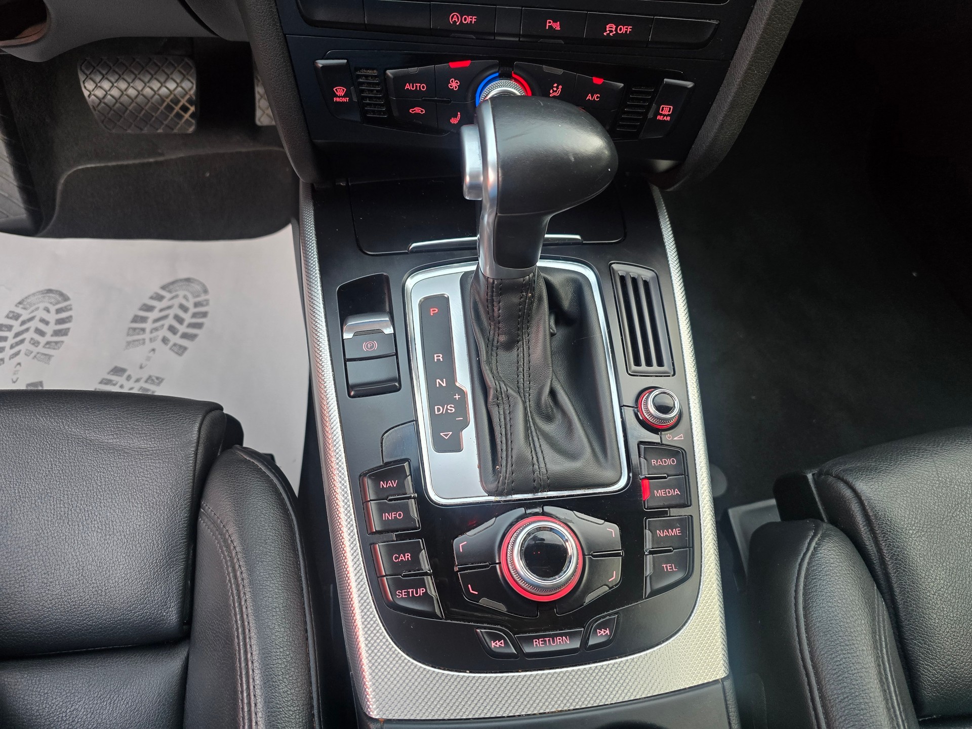 AUDI A4 Avant 2.0 TDI Attraction multitronic-image-17