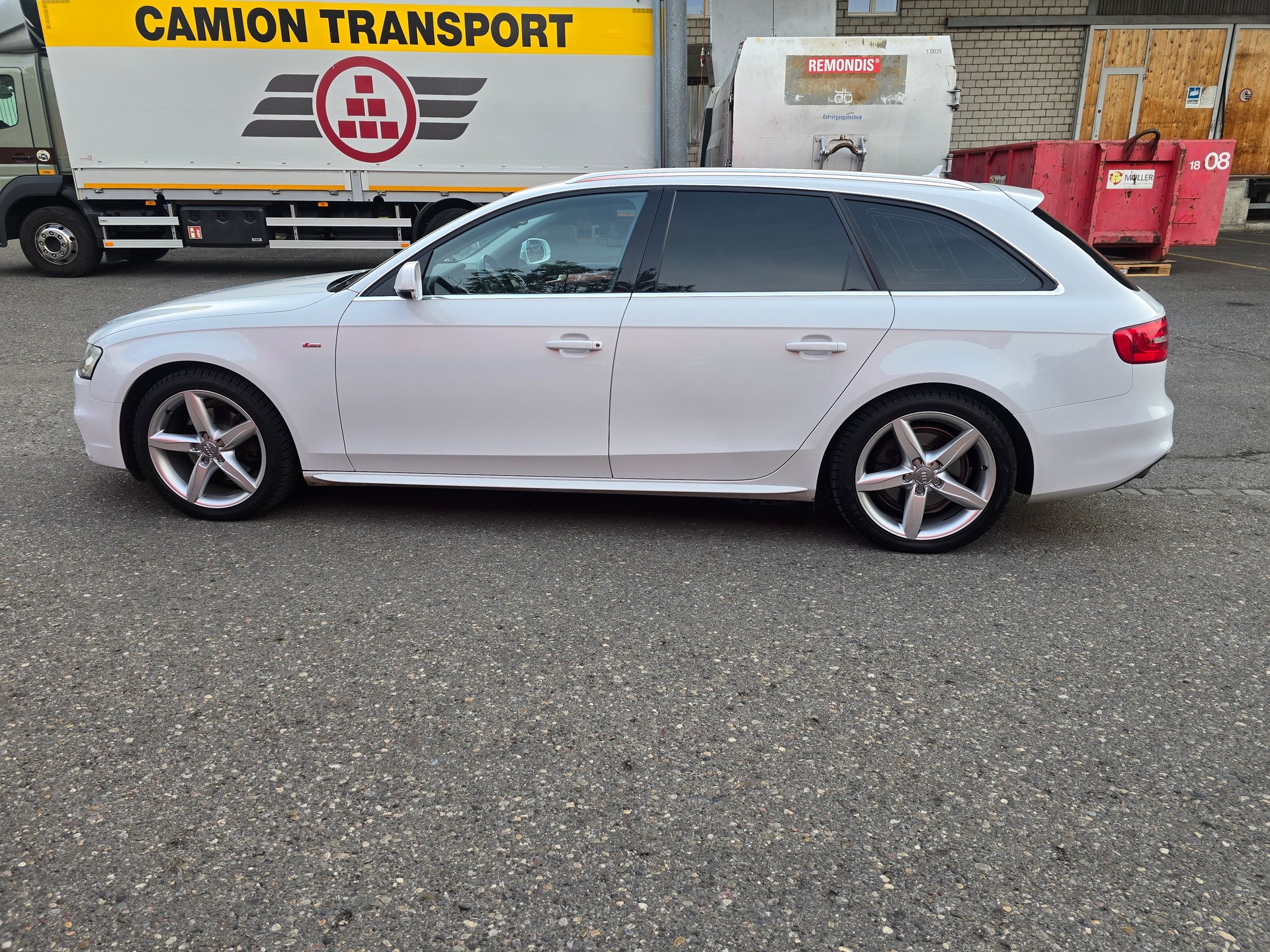 AUDI A4 Avant 2.0 TDI Attraction multitronic-image-8