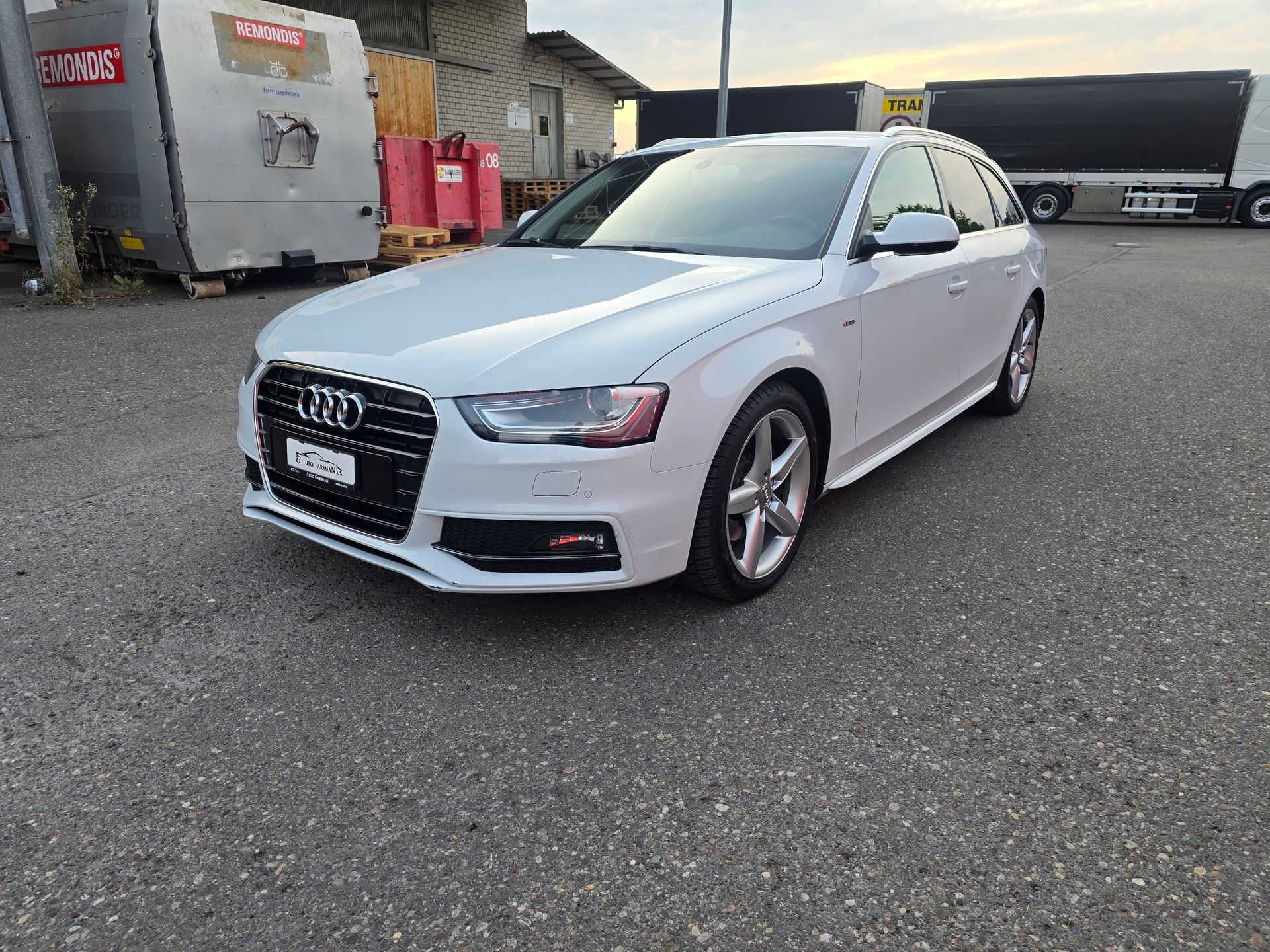 AUDI A4 Avant 2.0 TDI Attraction multitronic-image-2