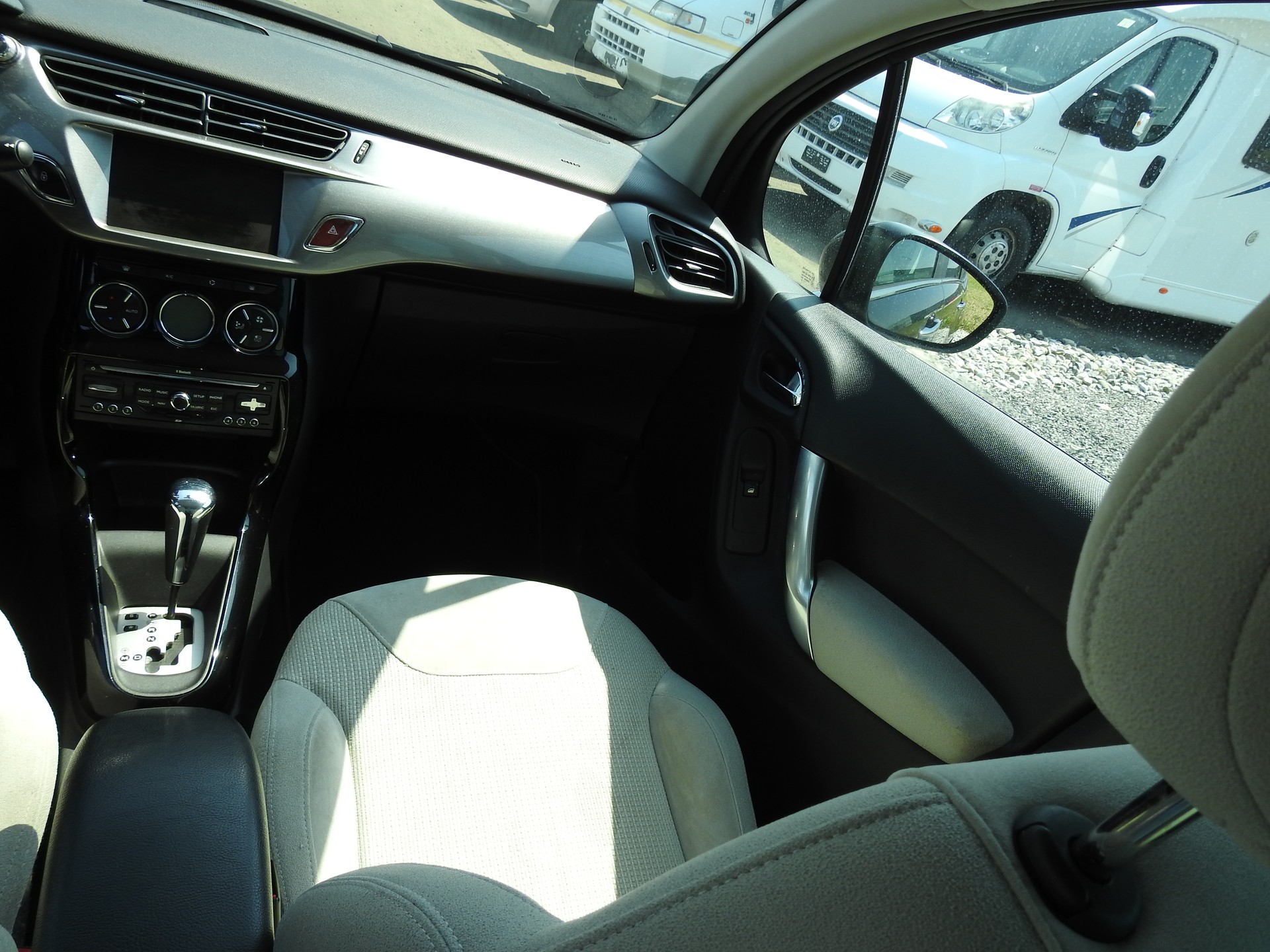 CITROEN C3 1.6i 16V Exclusive Automatic-image-17
