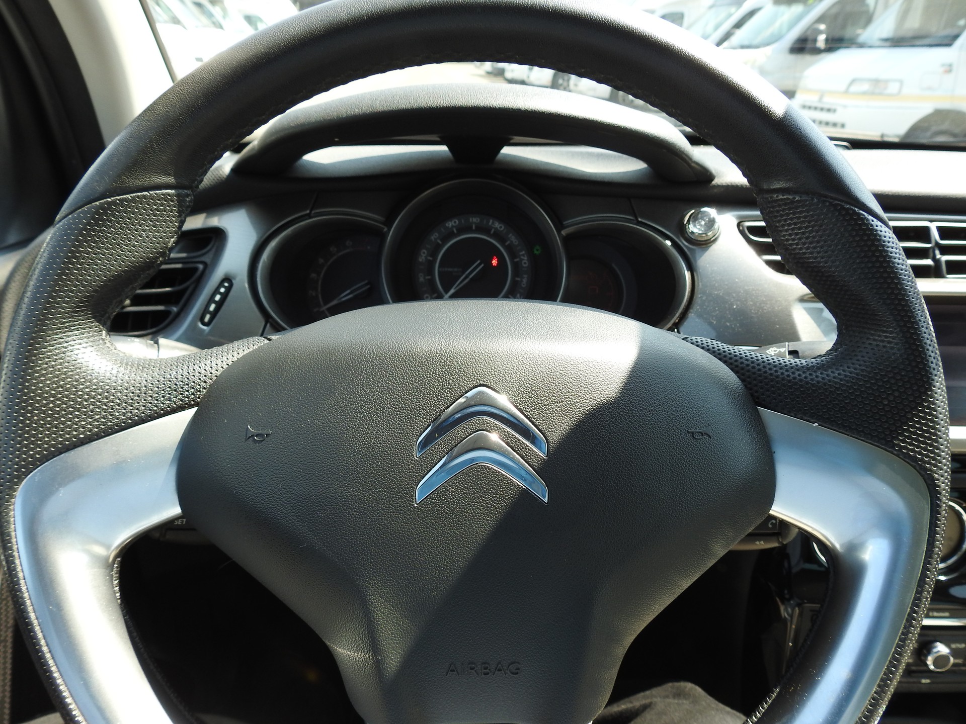 CITROEN C3 1.6i 16V Exclusive Automatic-image-25