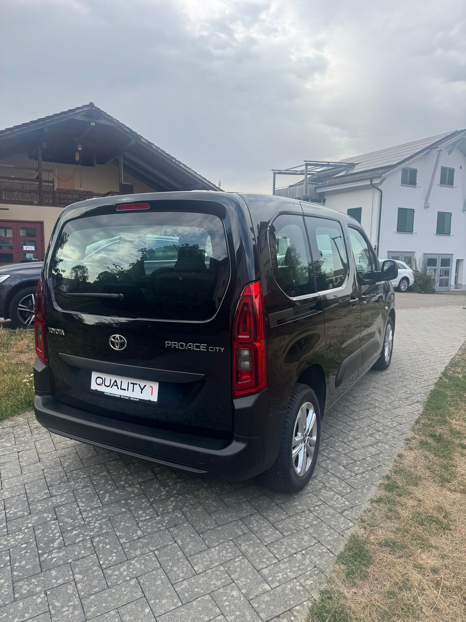 TOYOTA Proace City Verso 1.2 Shuttle Medium-image-6