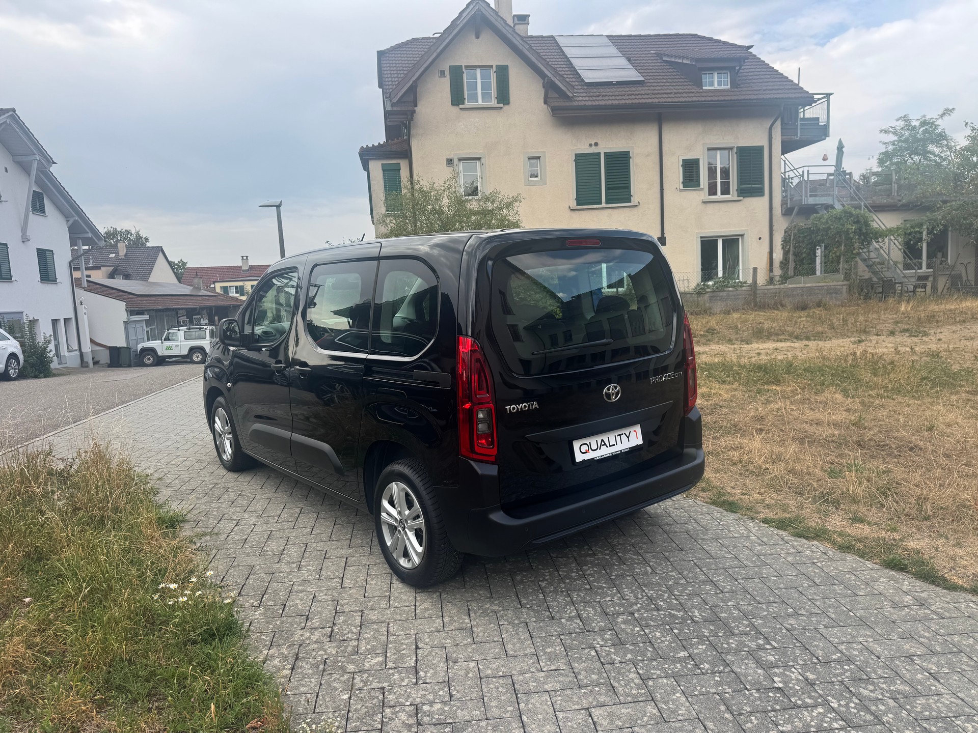 TOYOTA Proace City Verso 1.2 Shuttle Medium-image-5