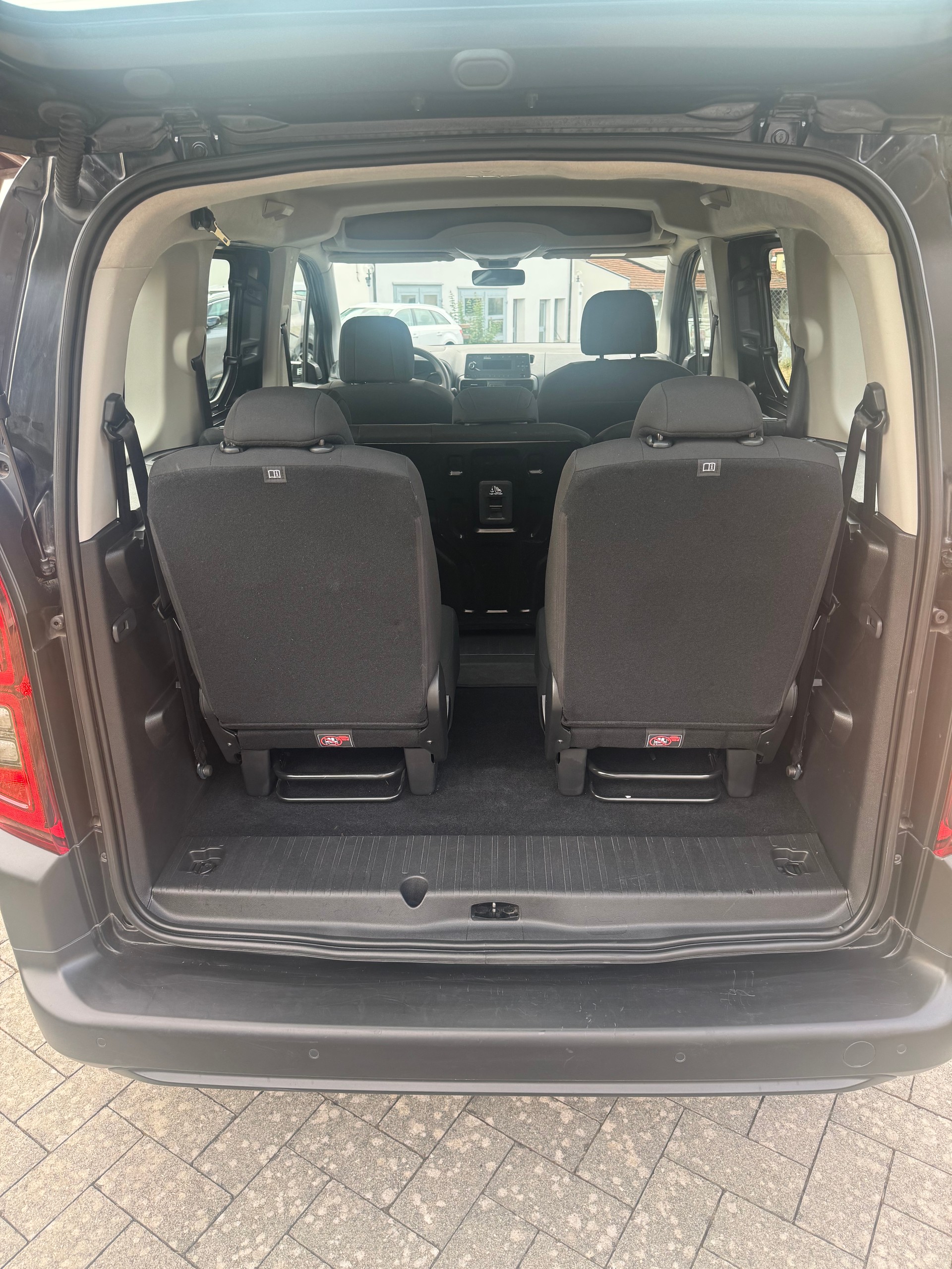 TOYOTA Proace City Verso 1.2 Shuttle Medium-image-9
