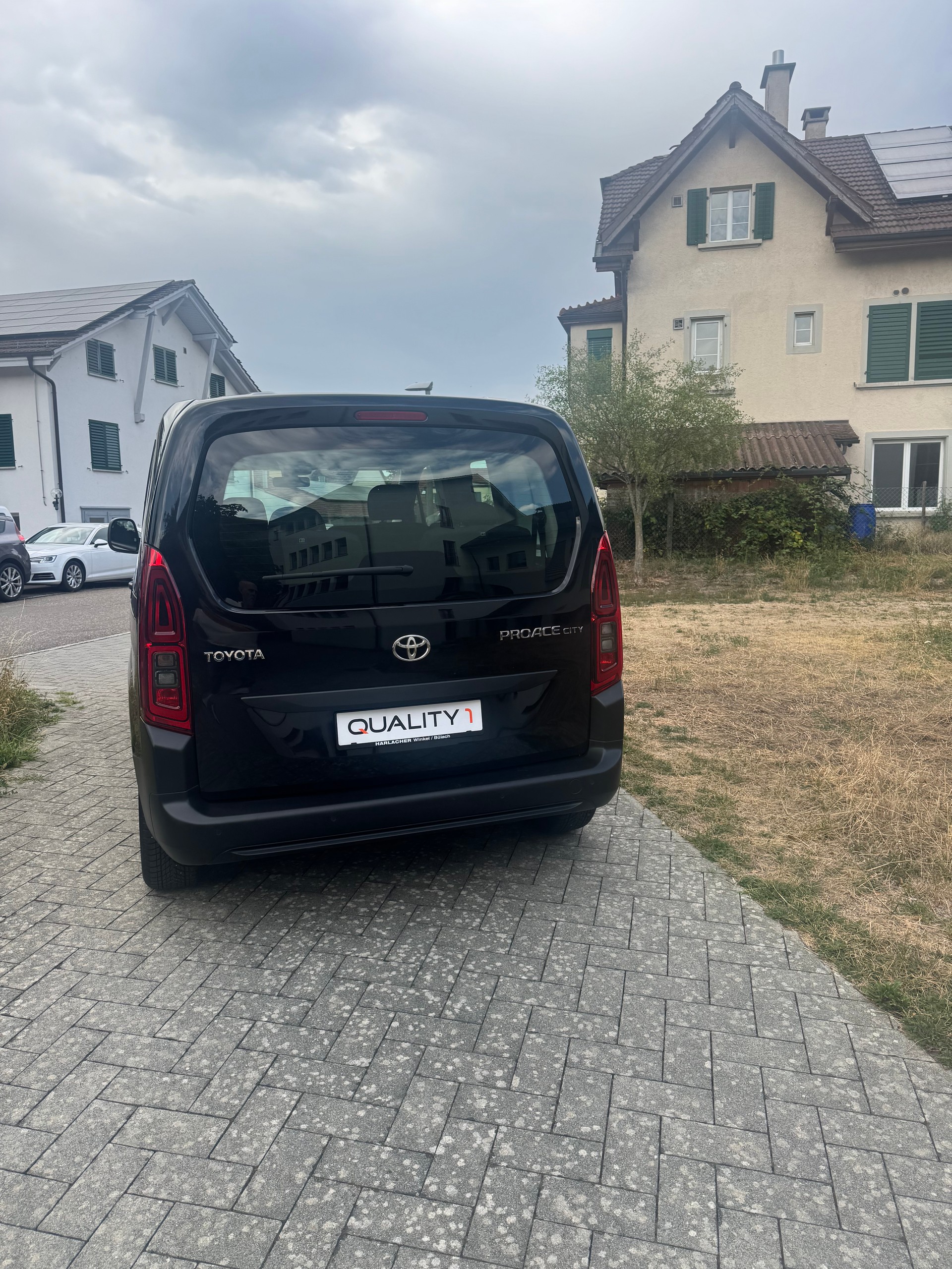 TOYOTA Proace City Verso 1.2 Shuttle Medium-image-4