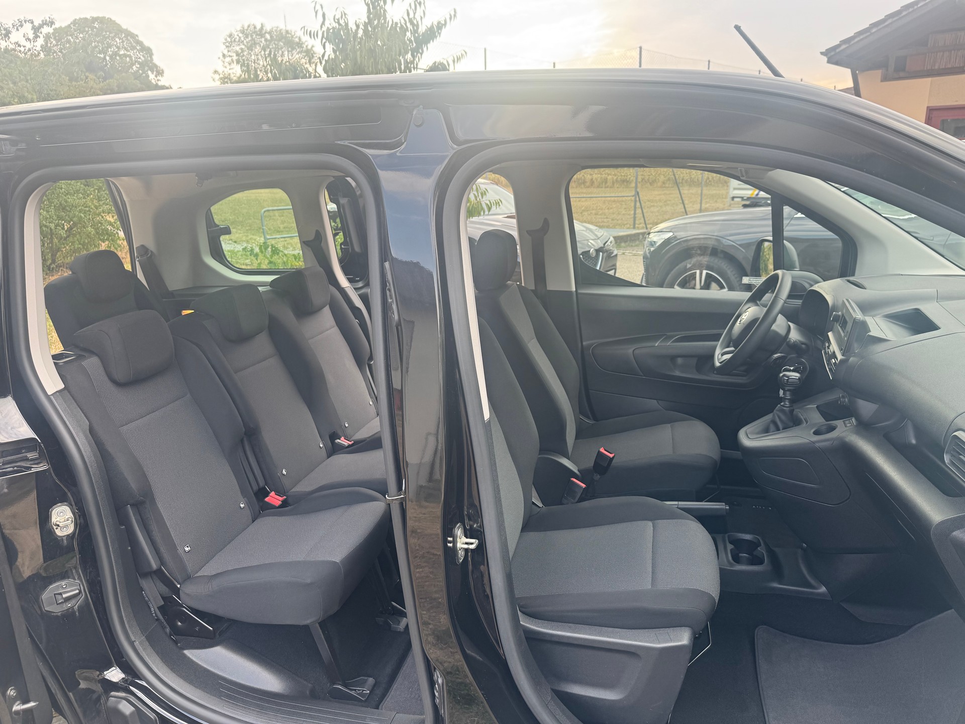 TOYOTA Proace City Verso 1.2 Shuttle Medium-image-10