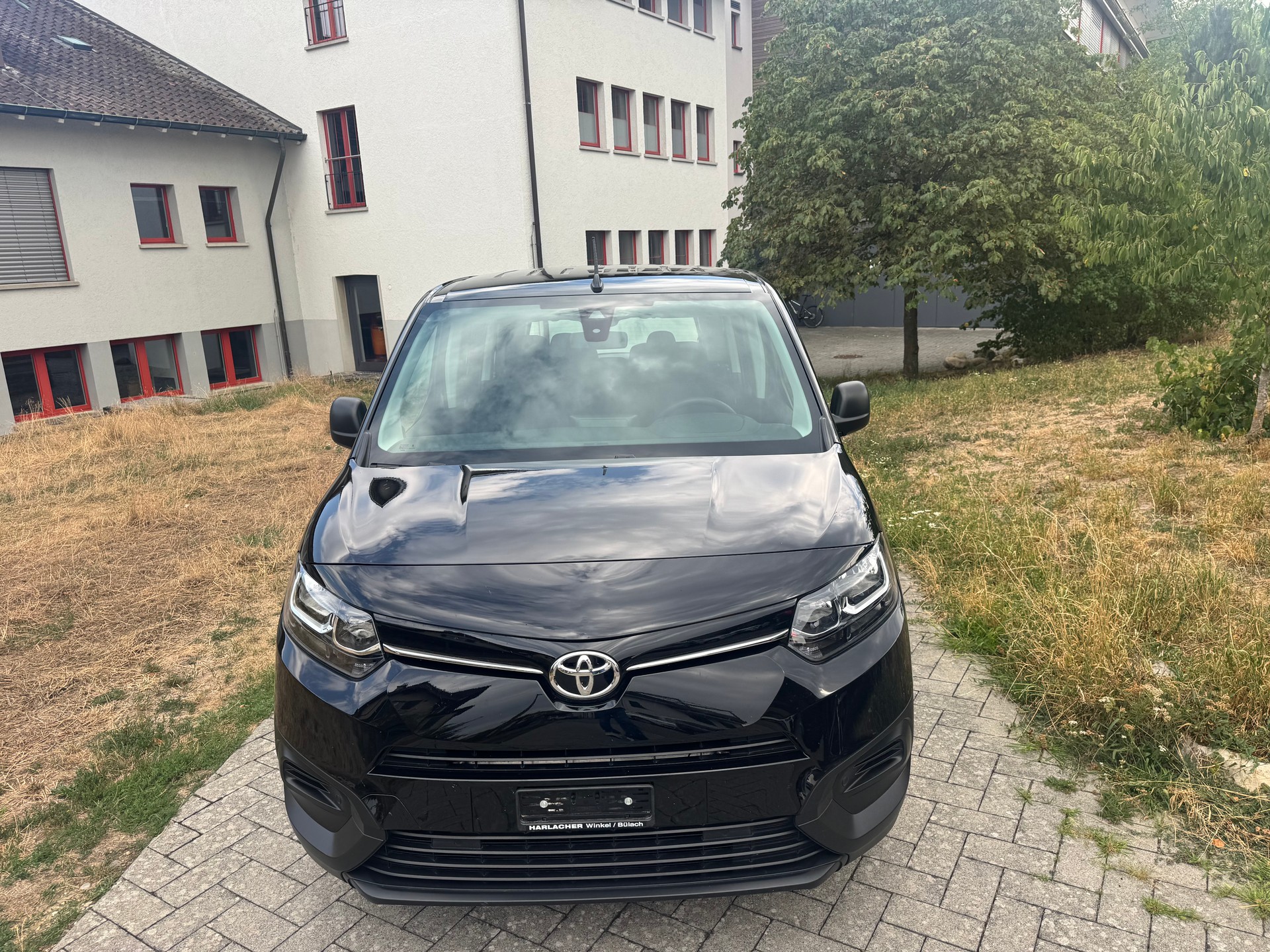TOYOTA Proace City Verso 1.2 Shuttle Medium-image-1