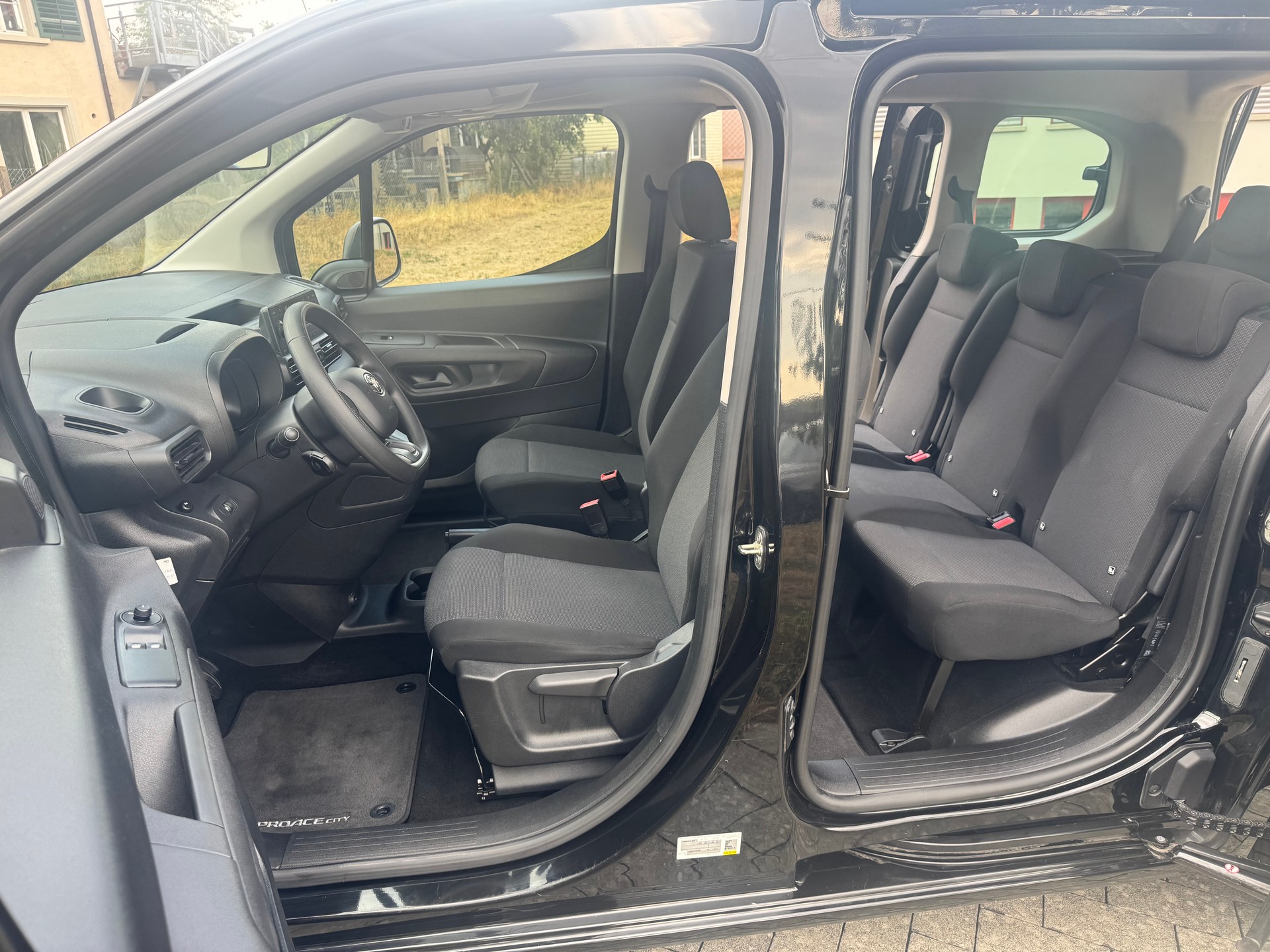 TOYOTA Proace City Verso 1.2 Shuttle Medium-image-8