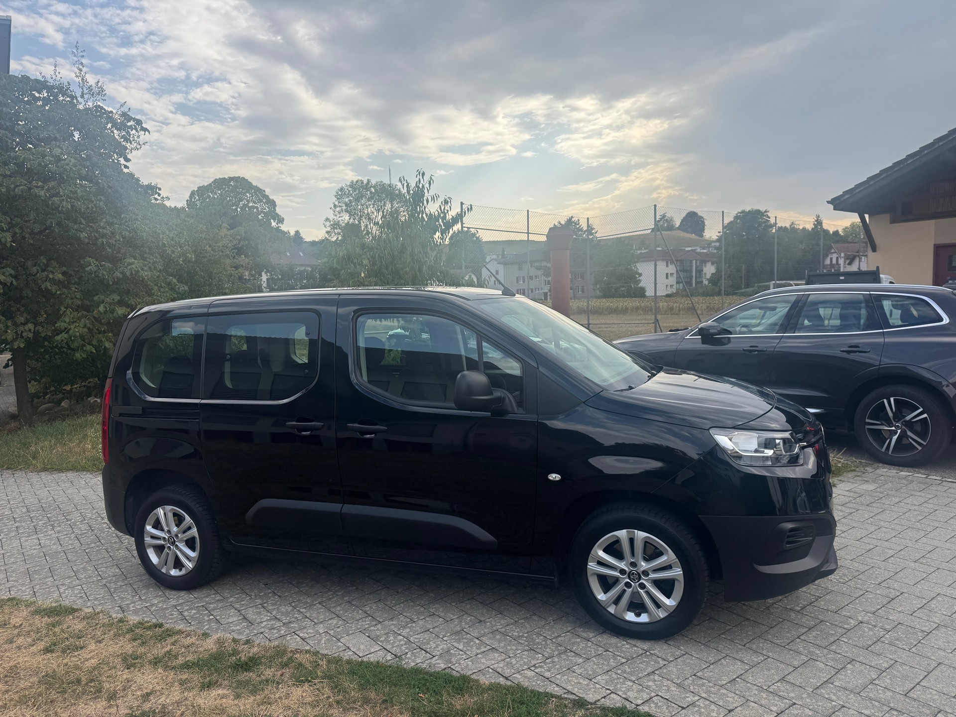 TOYOTA Proace City Verso 1.2 Shuttle Medium-image-7