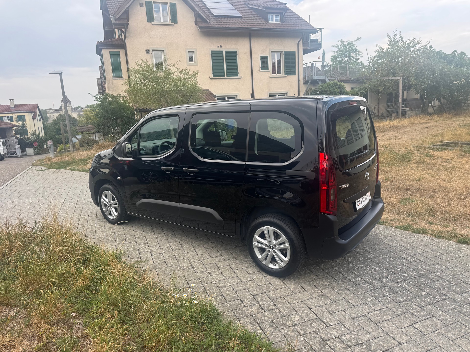 TOYOTA Proace City Verso 1.2 Shuttle Medium-image-3