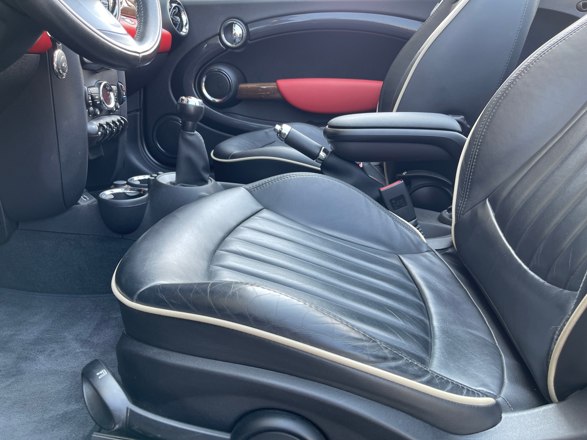 MINI Cooper S Cabriolet-image-9