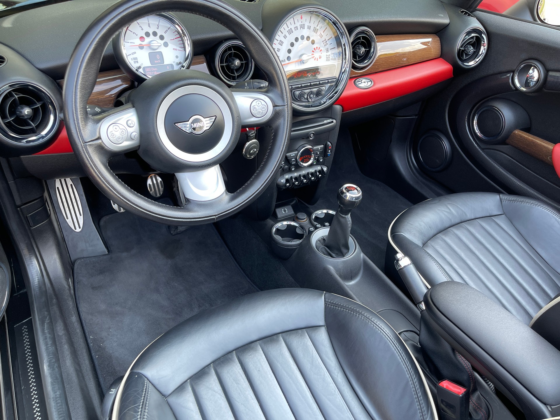 MINI Cooper S Cabriolet-image-10