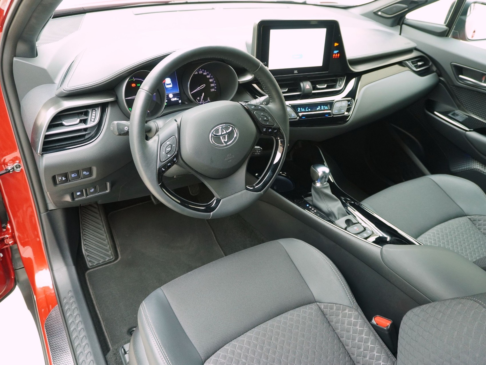 TOYOTA C-HR 2.0 VVTi HSD Trend-image-9