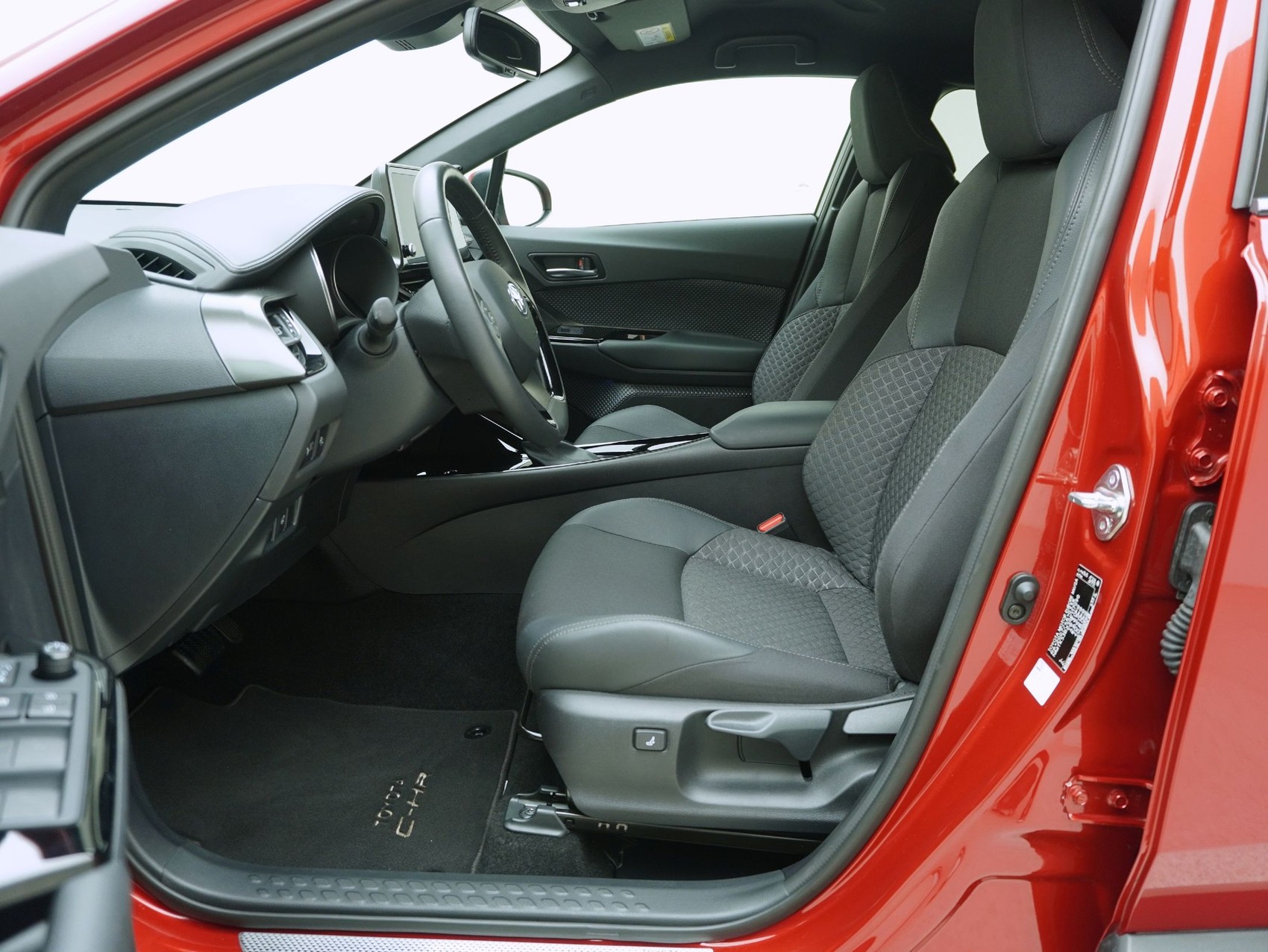 TOYOTA C-HR 2.0 VVTi HSD Trend-image-8