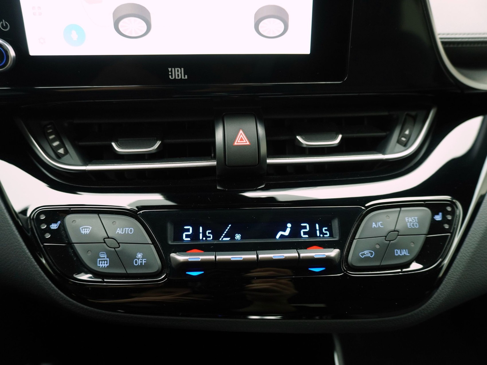TOYOTA C-HR 2.0 VVTi HSD Trend-image-15