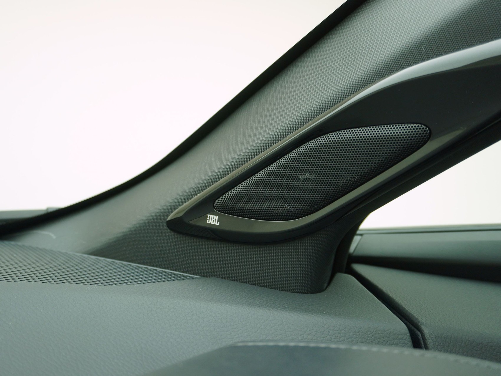 TOYOTA C-HR 2.0 VVTi HSD Trend-image-14