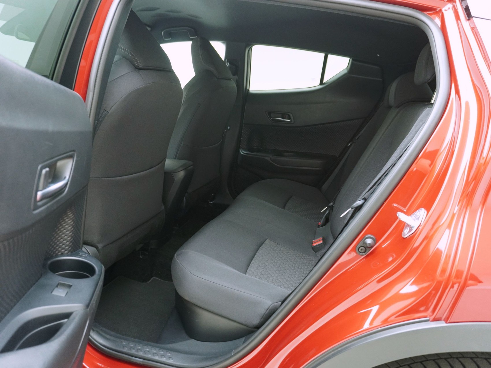 TOYOTA C-HR 2.0 VVTi HSD Trend-image-10