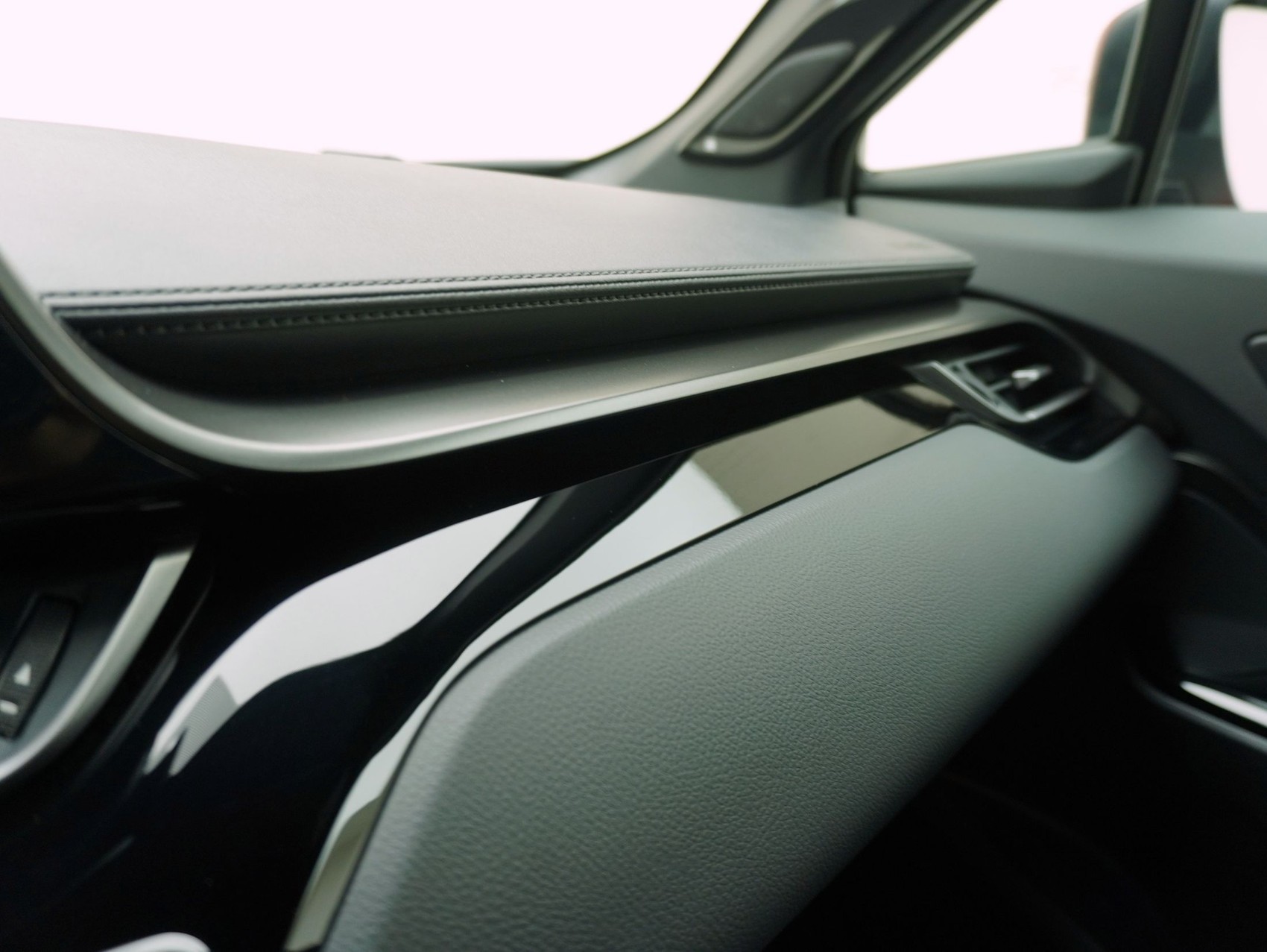 TOYOTA C-HR 2.0 VVTi HSD Trend-image-13