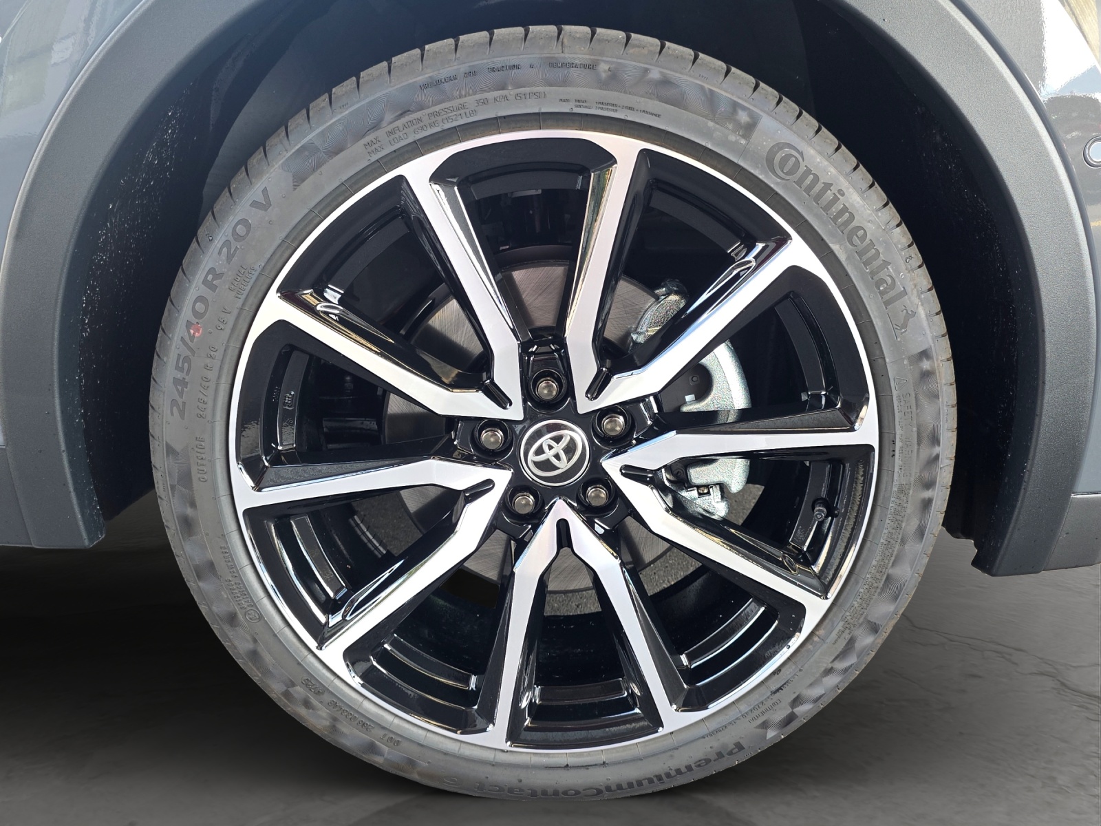 TOYOTA C-HR 2.0 PHEV GR Sport-image-14