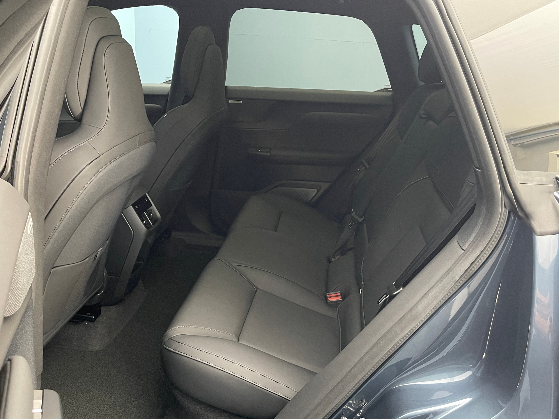 VOLVO EX60 Twin Ultra AWD-image-8