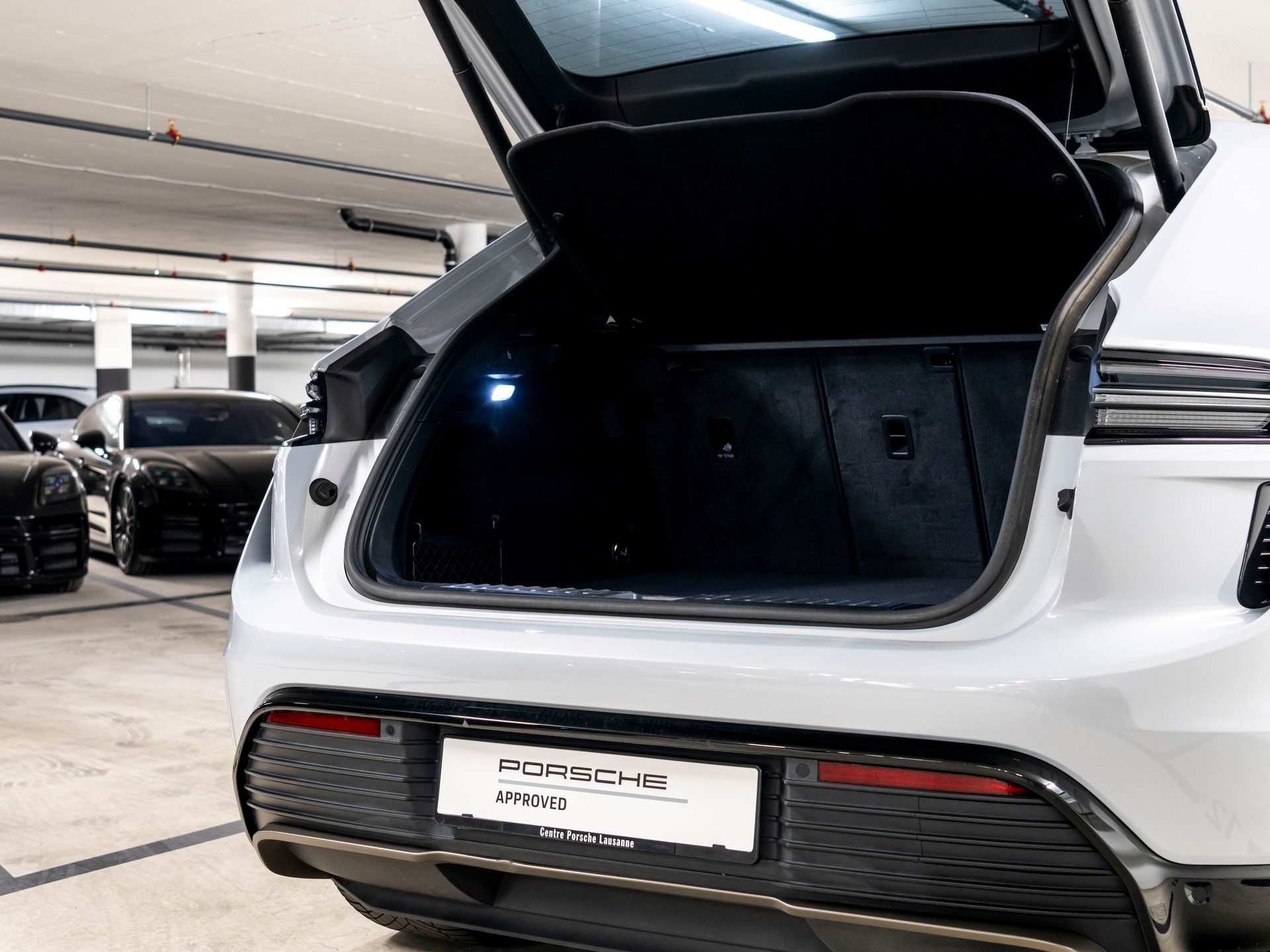 PORSCHE Macan Turbo 100kWh-image-26