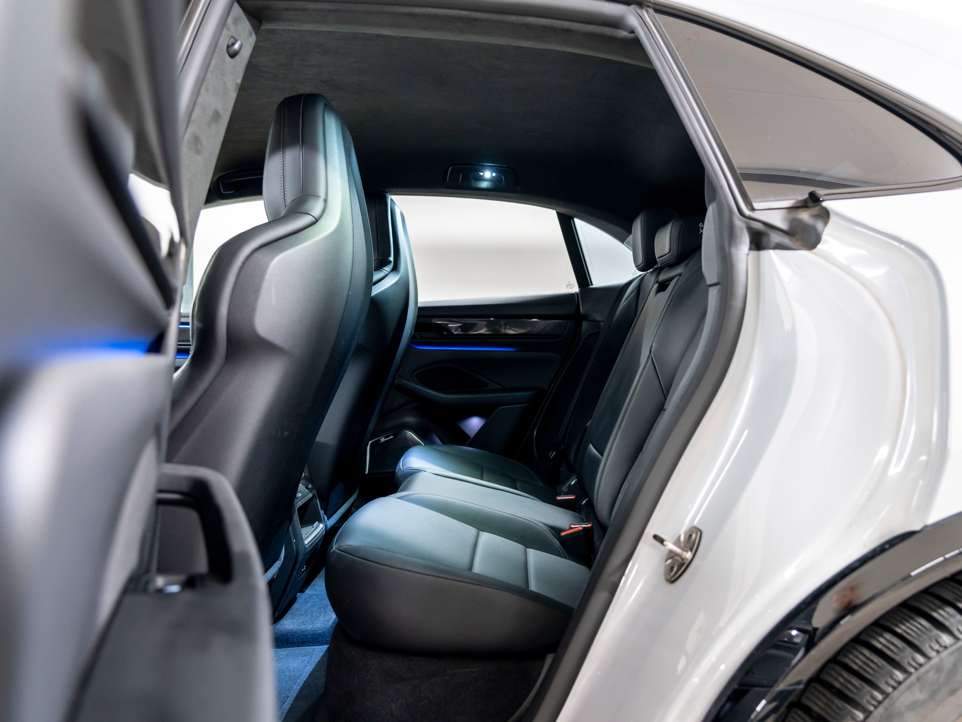 PORSCHE Macan Turbo 100kWh-image-24