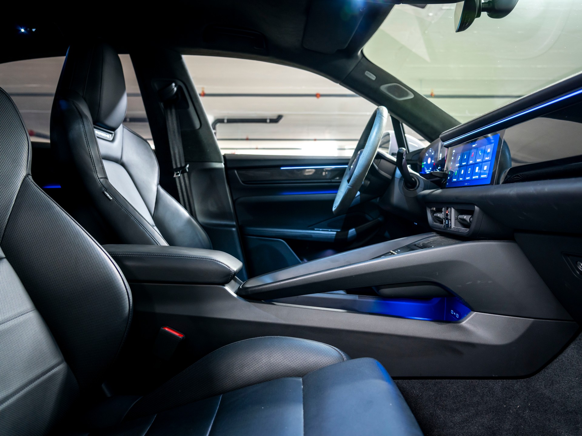 PORSCHE Macan Turbo 100kWh-image-13
