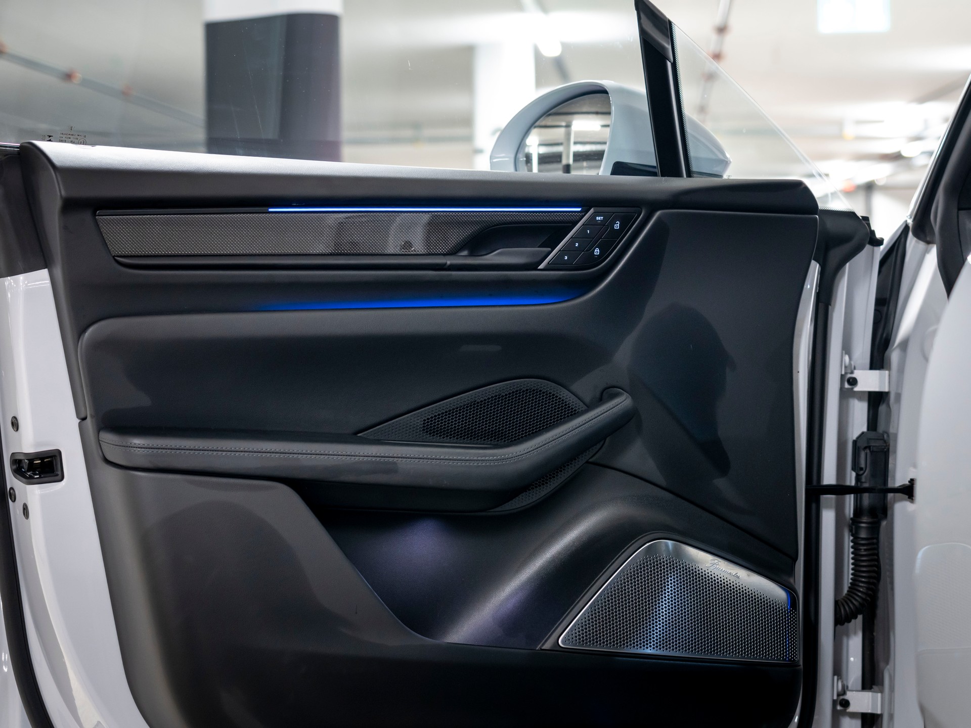 PORSCHE Macan Turbo 100kWh-image-15
