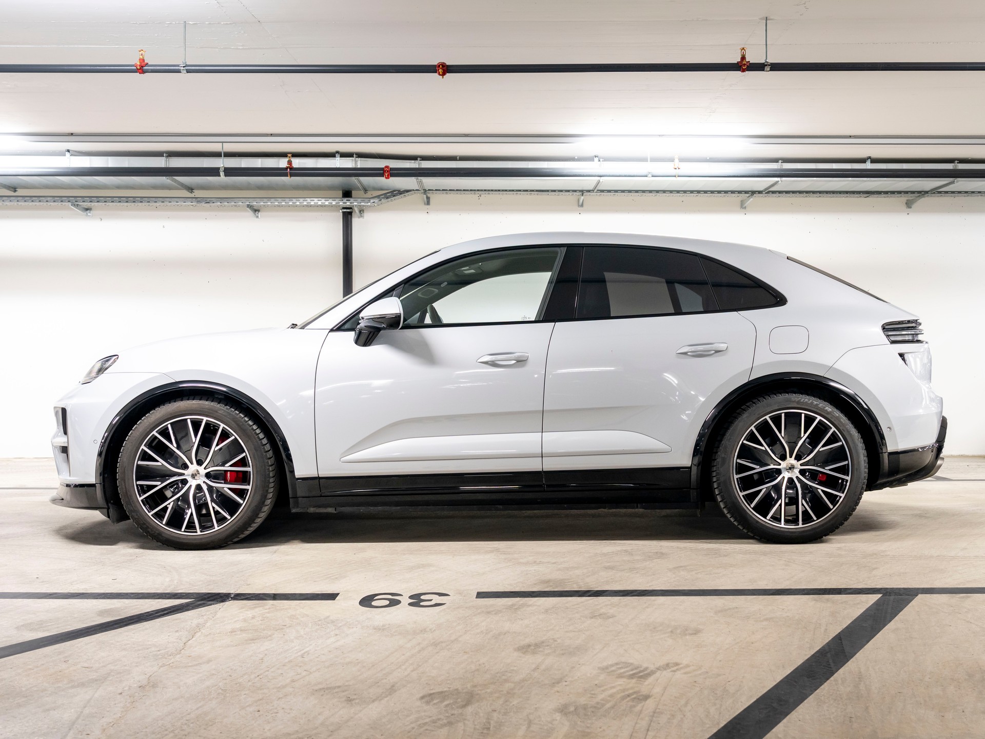 PORSCHE Macan Turbo 100kWh-showroom-element-1