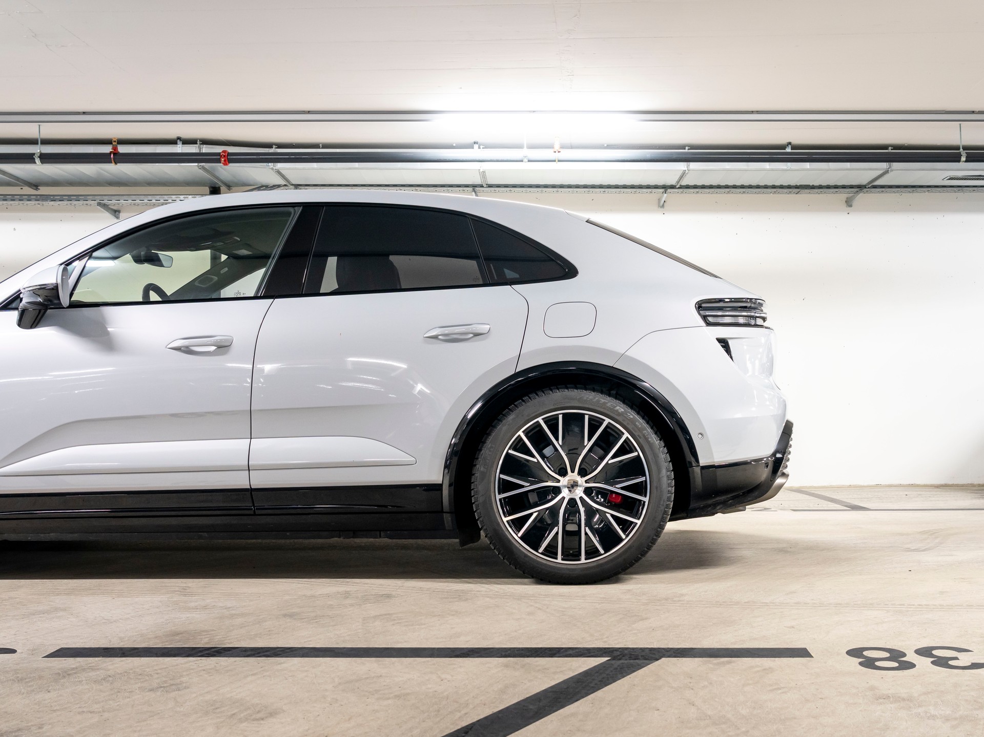 PORSCHE Macan Turbo 100kWh-image-7