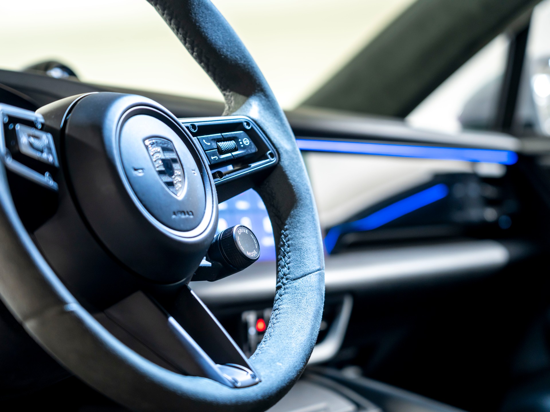 PORSCHE Macan Turbo 100kWh-image-17
