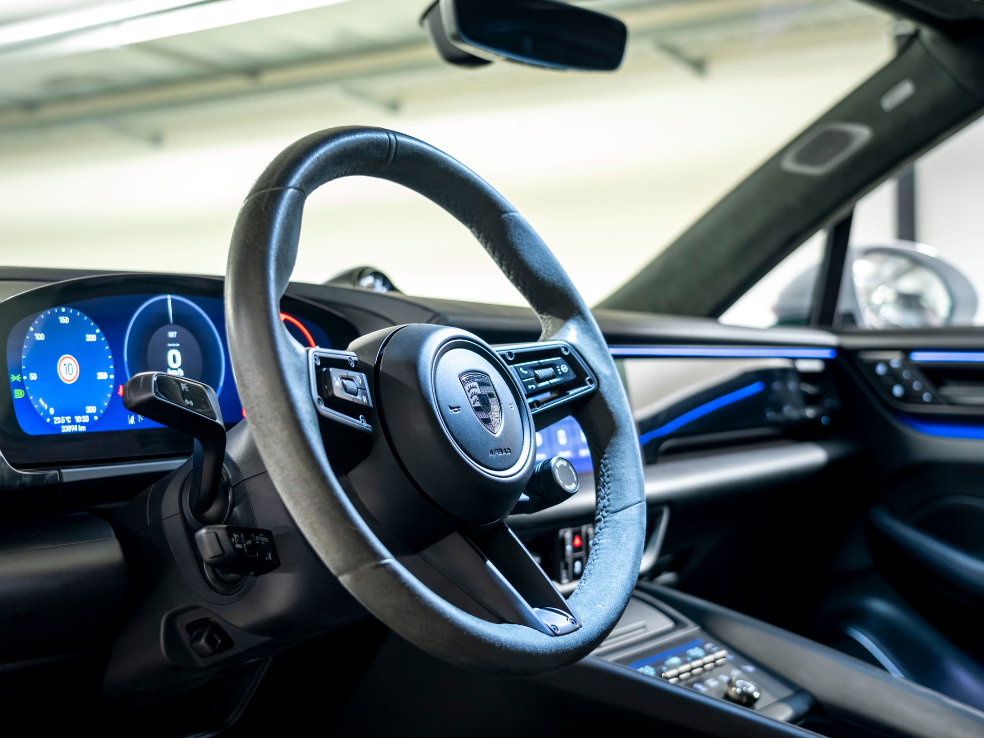 PORSCHE Macan Turbo 100kWh-image-10