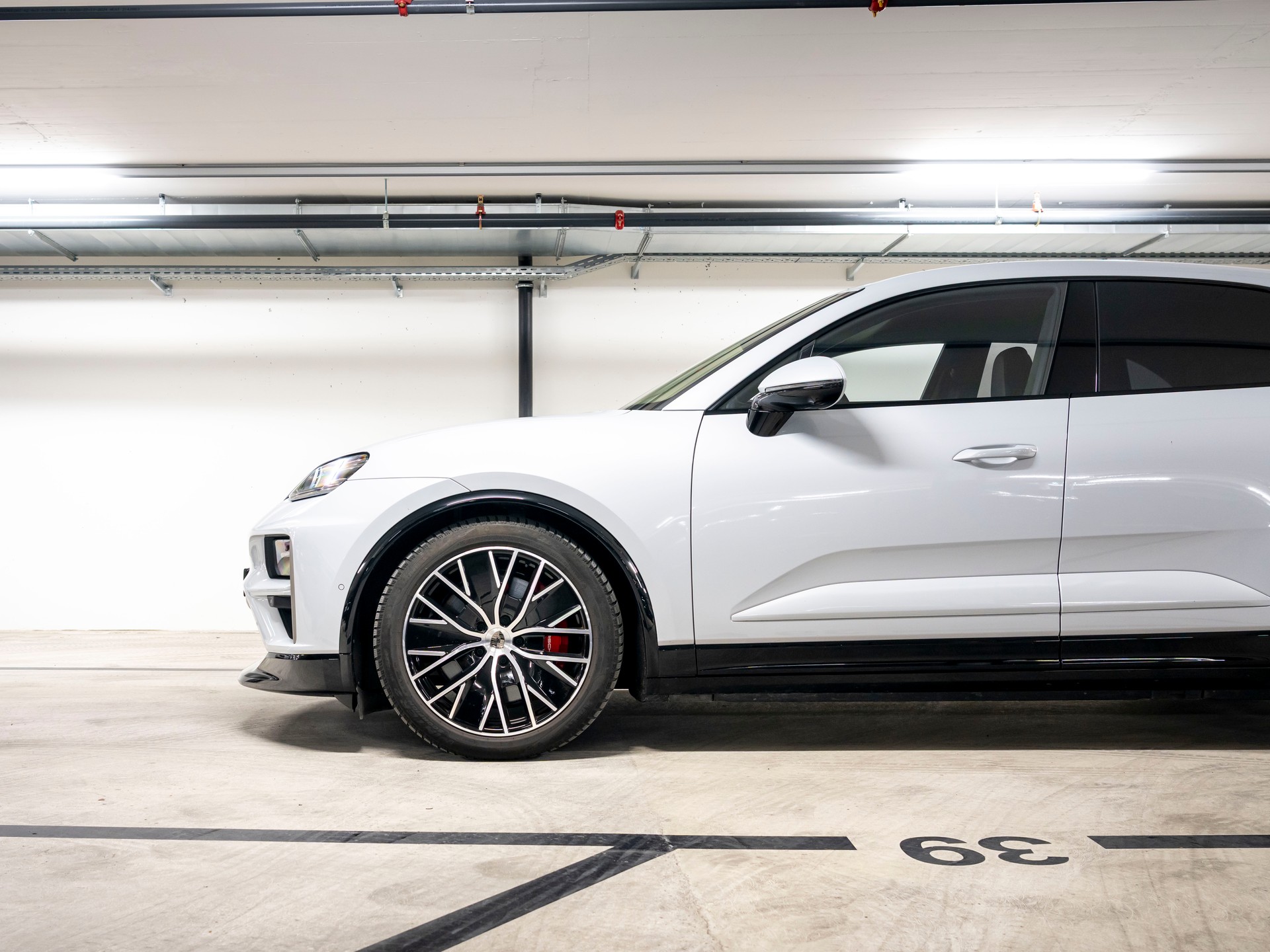PORSCHE Macan Turbo 100kWh-image-5