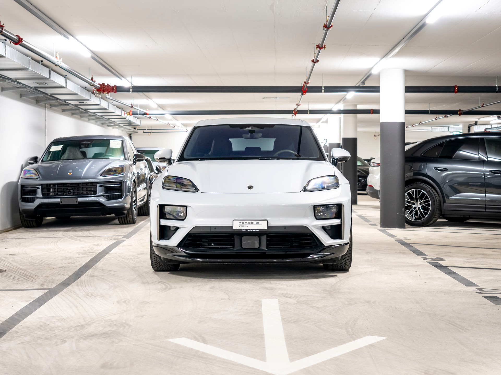 PORSCHE Macan Turbo 100kWh-showroom-element-3