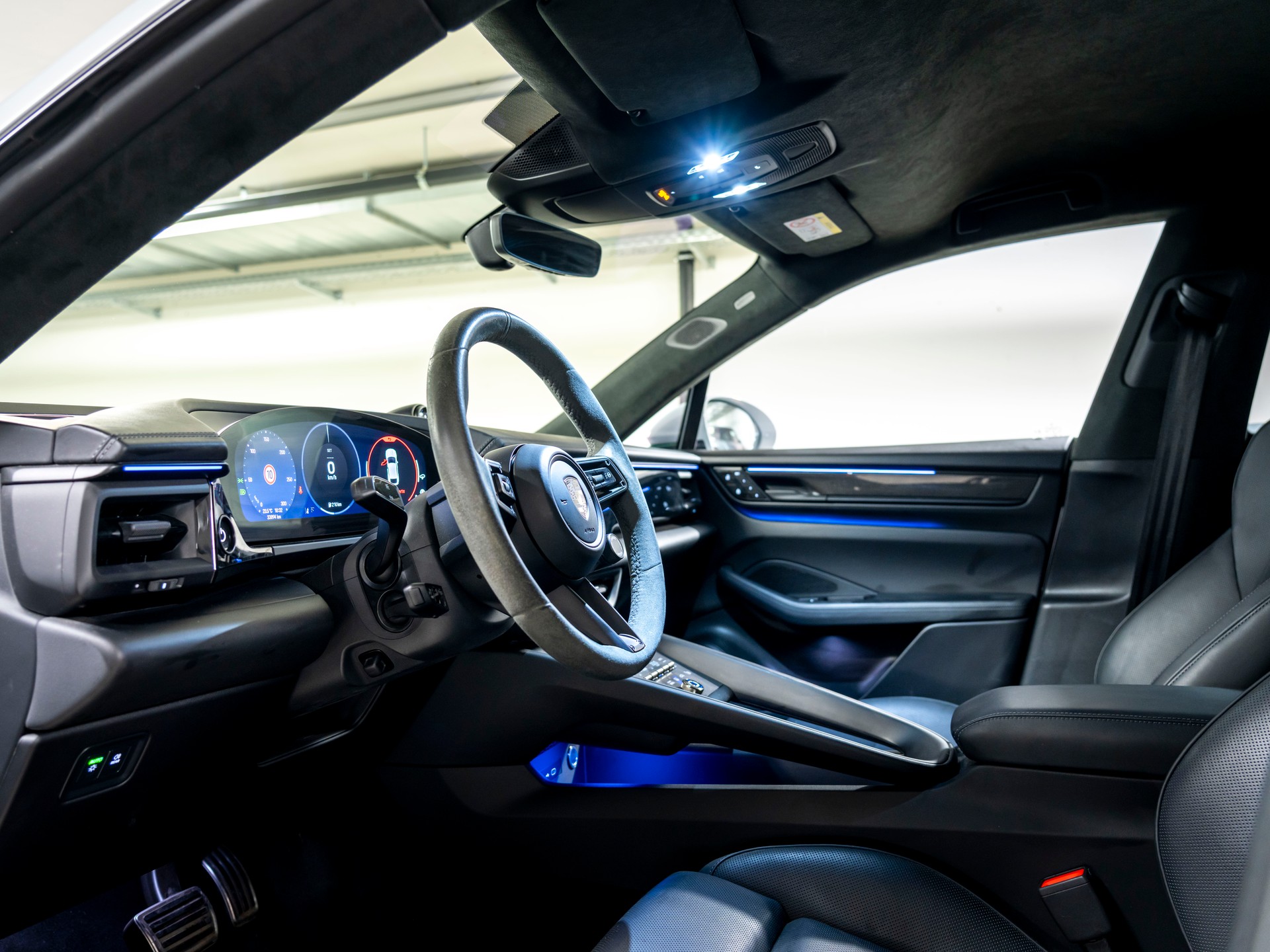 PORSCHE Macan Turbo 100kWh-image-9