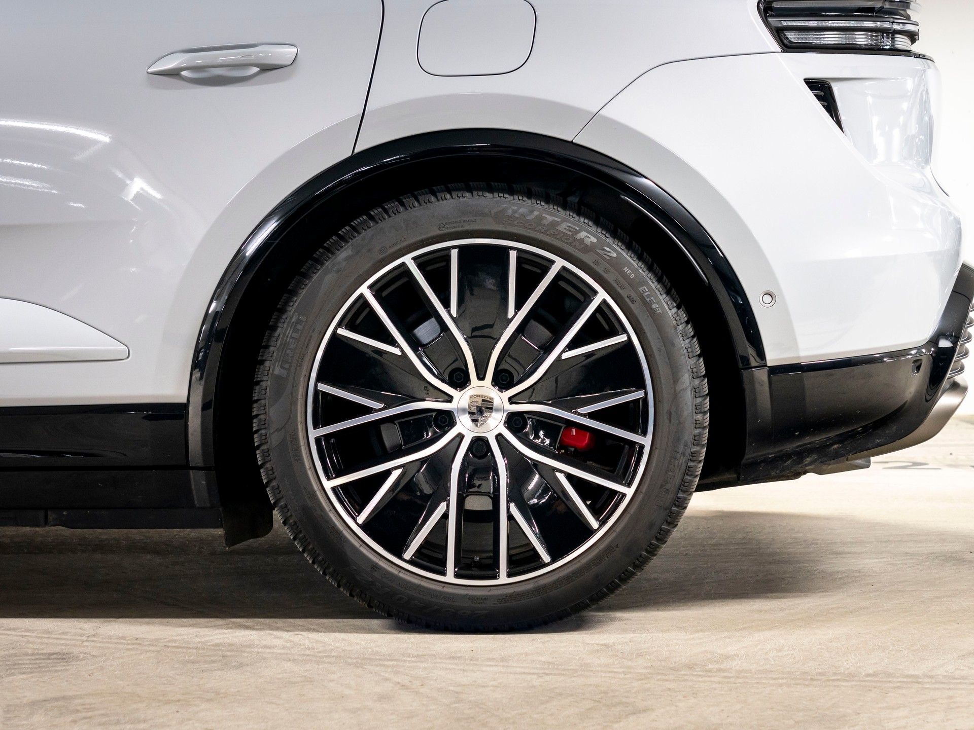 PORSCHE Macan Turbo 100kWh-image-8