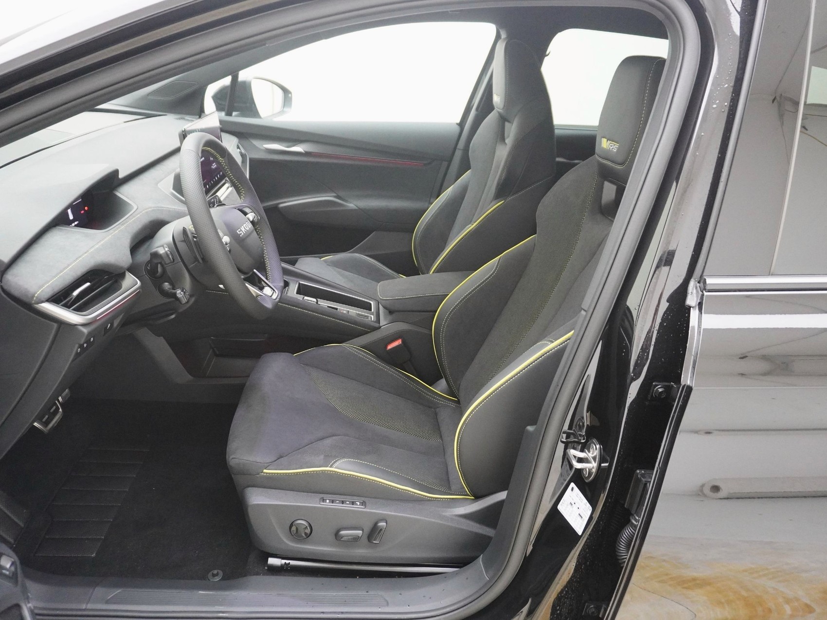 SKODA Enyaq iV RS-Lounge MAXX-image-12