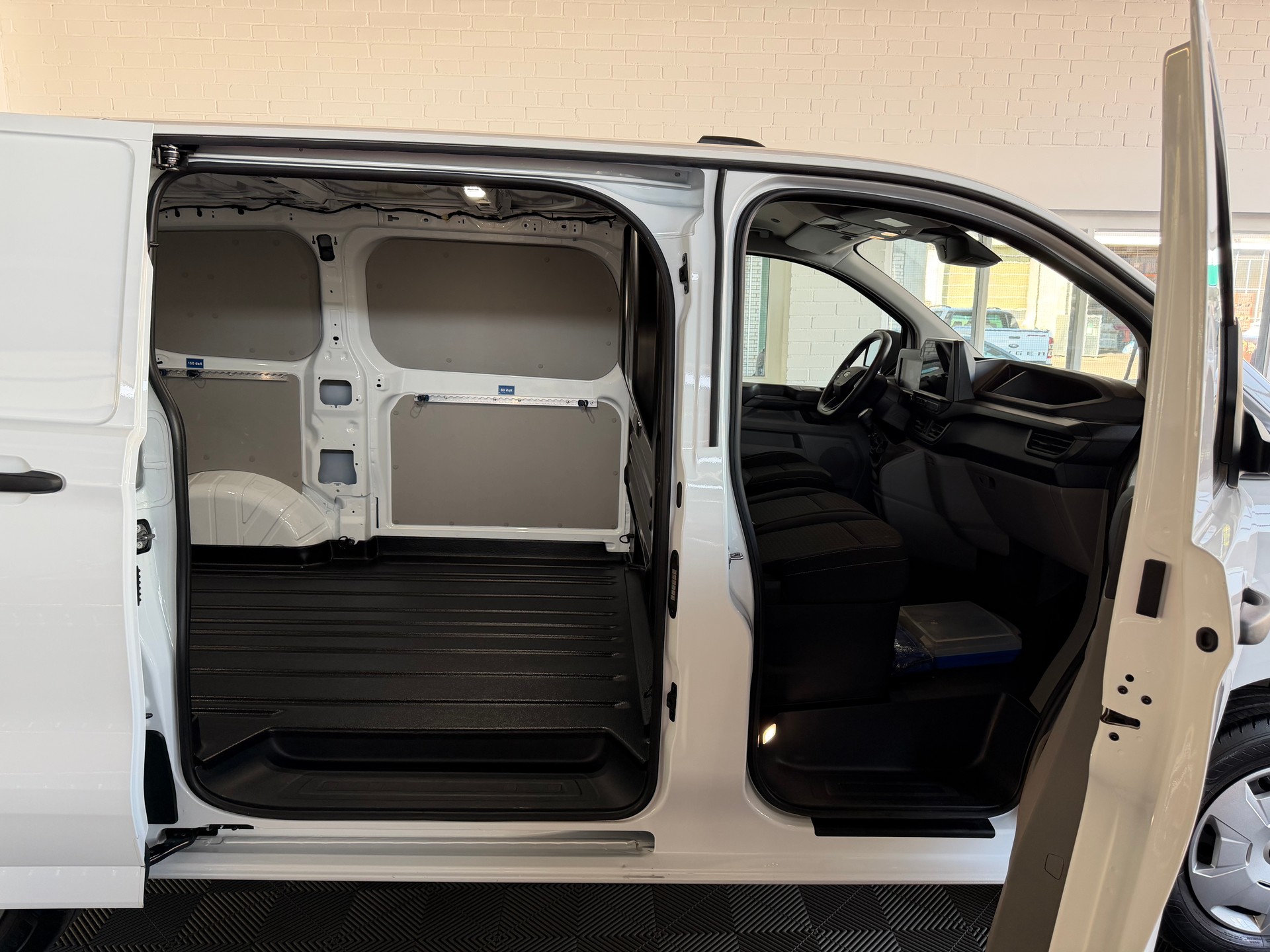 FORD Transit Custom Van 280 L1H1 Trend * KLIMA * NAVI / APPLE CAR PLAY * RÜCKFAHRKAMERA *-image-9
