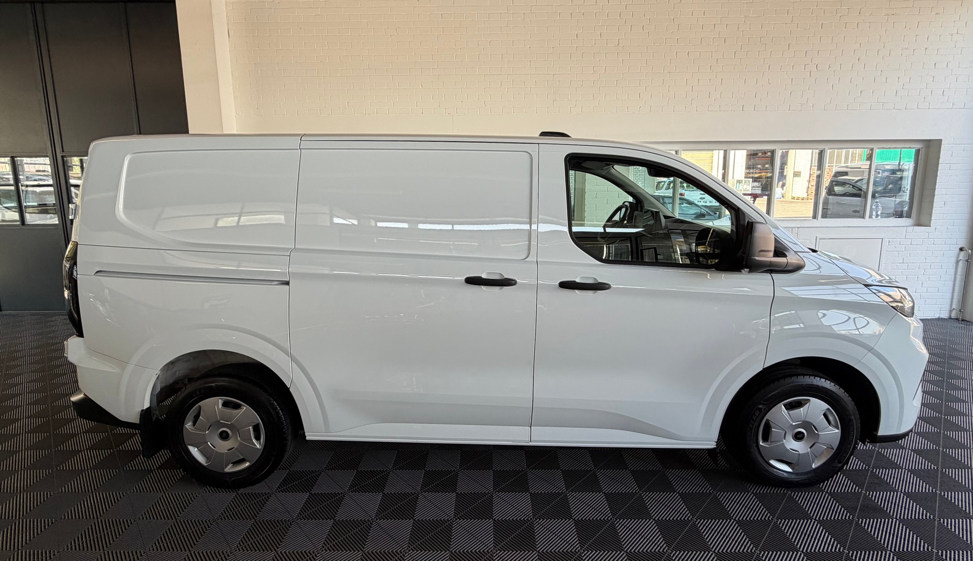 FORD Transit Custom Van 280 L1H1 Trend * KLIMA * NAVI / APPLE CAR PLAY * RÜCKFAHRKAMERA *-showroom-element-1