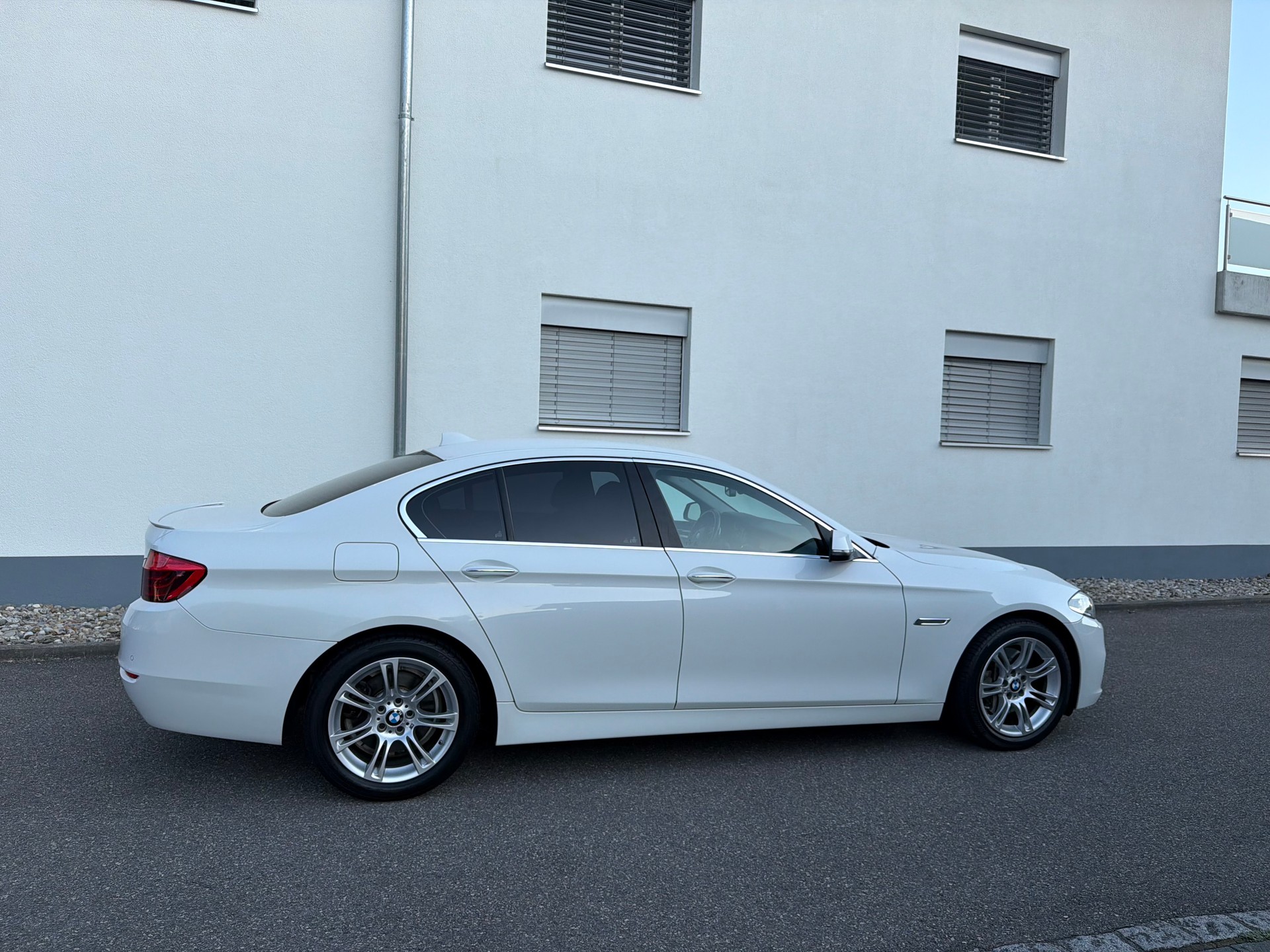 BMW 525d xDrive Steptronic-image-4