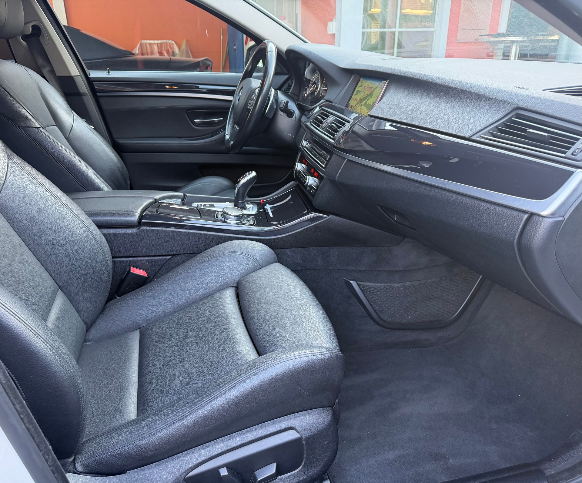BMW 525d xDrive Steptronic-image-15