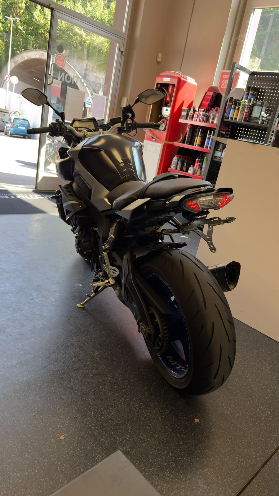 YAMAHA MT-10 ABS-showroom-element-3