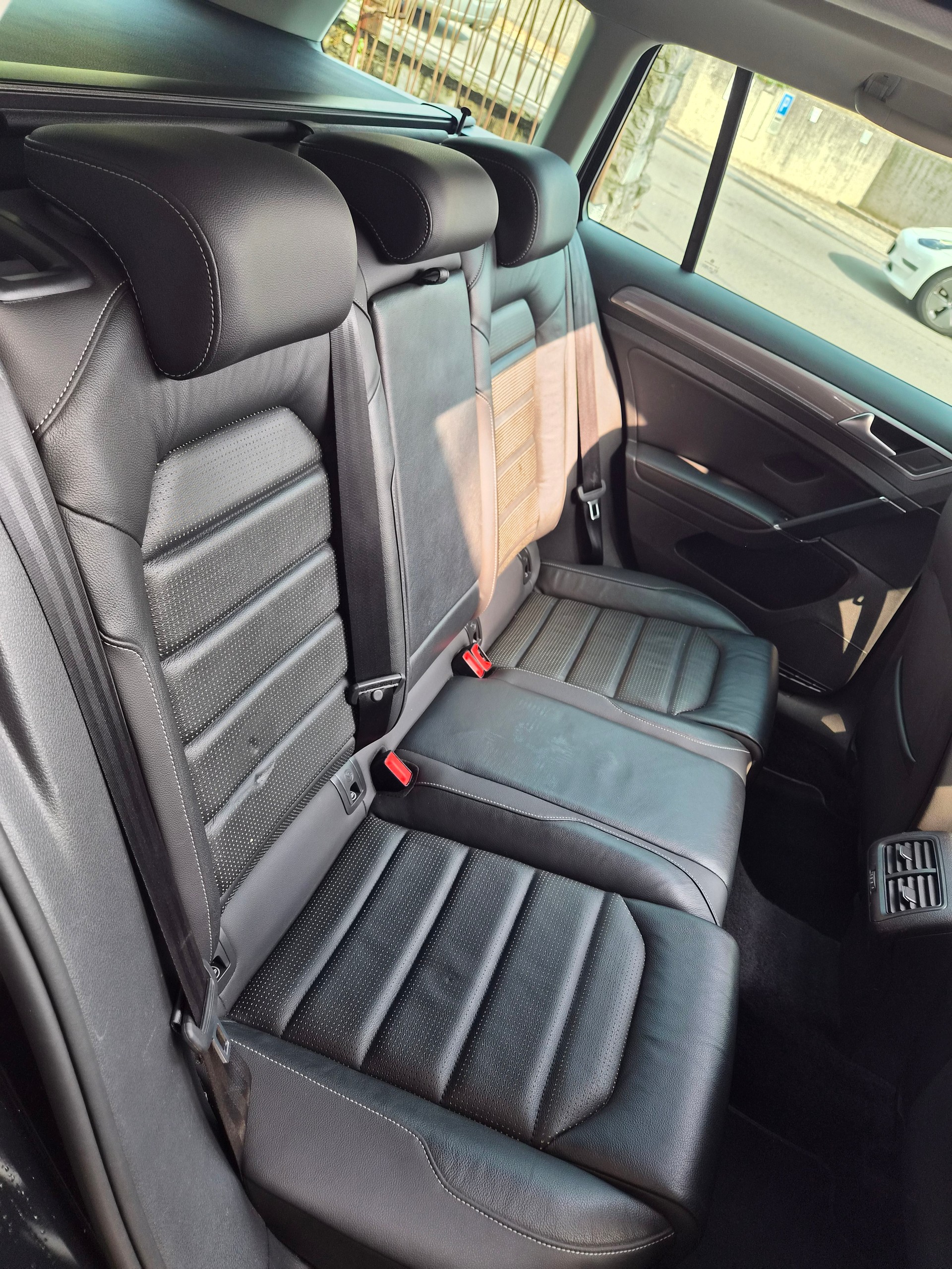 VW Variant Altrack 2.0-image-8
