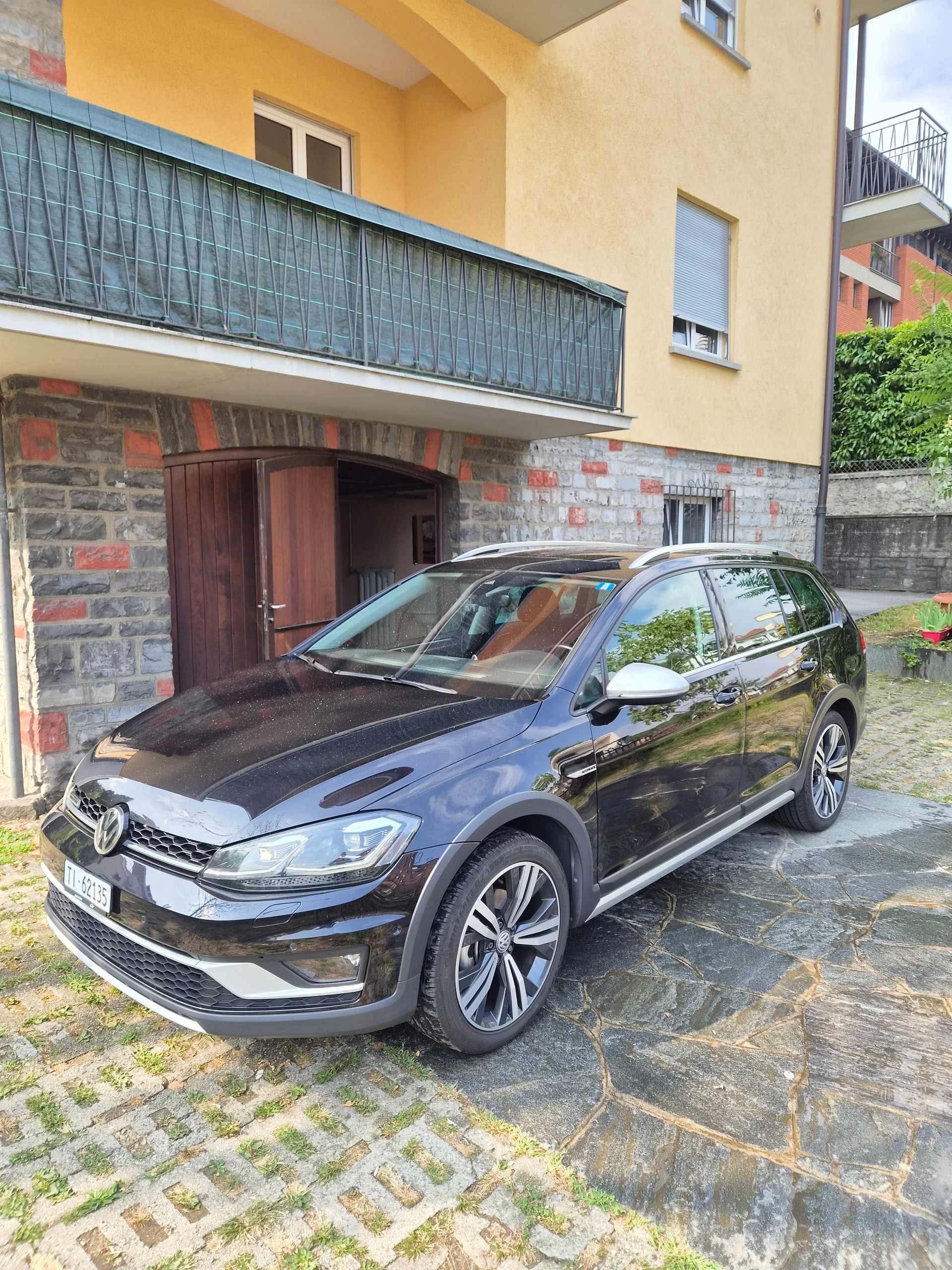 VW Variant Altrack 2.0-image-0